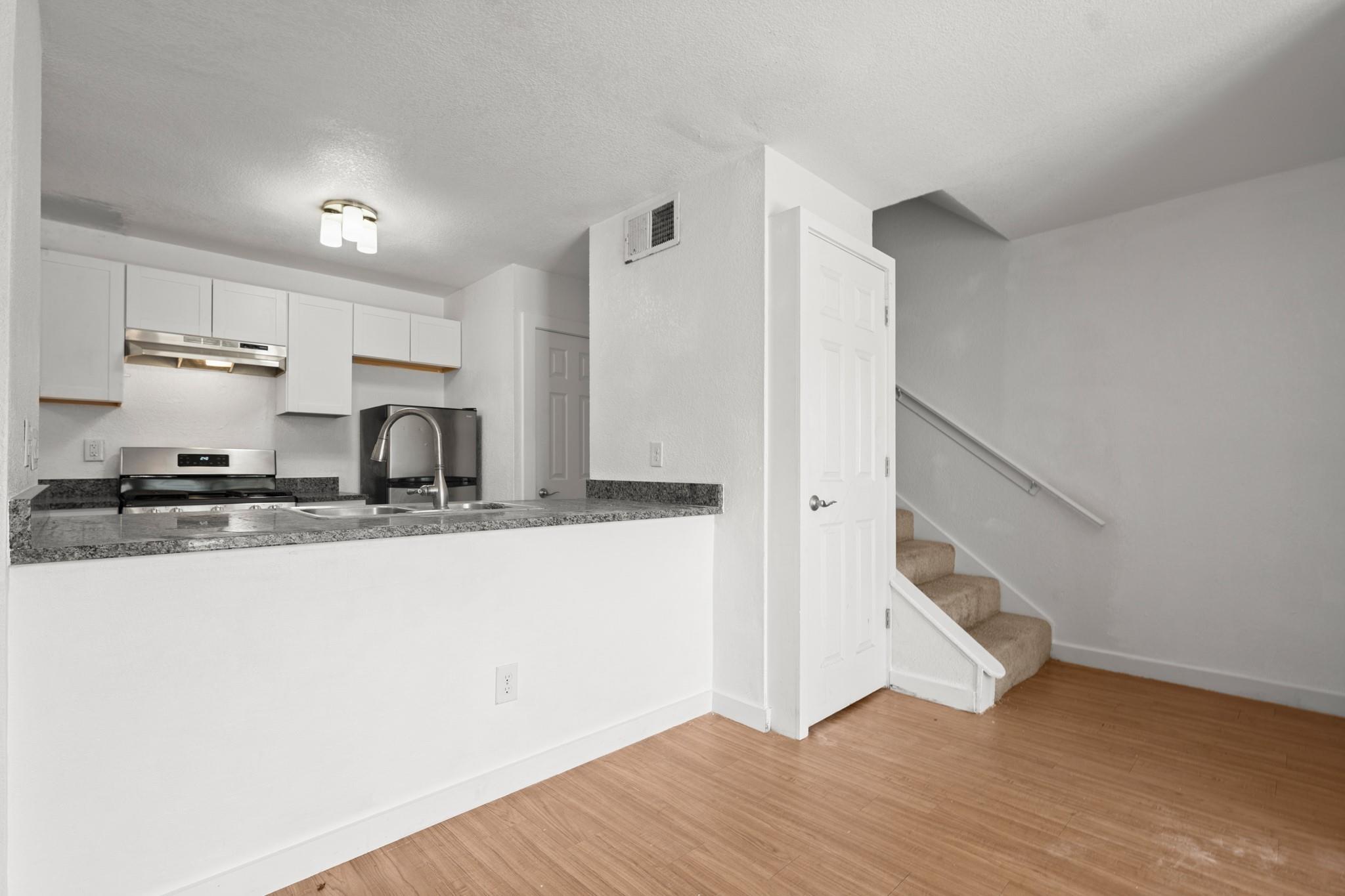 300 E Croslin St # 106, Austin, TX 78752