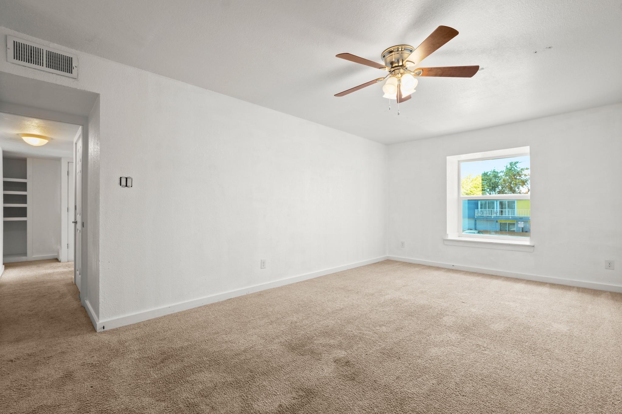 300 E Croslin St # 106, Austin, TX 78752