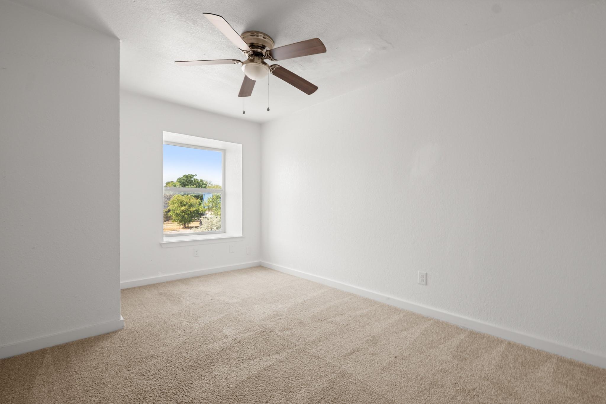 300 E Croslin St # 106, Austin, TX 78752