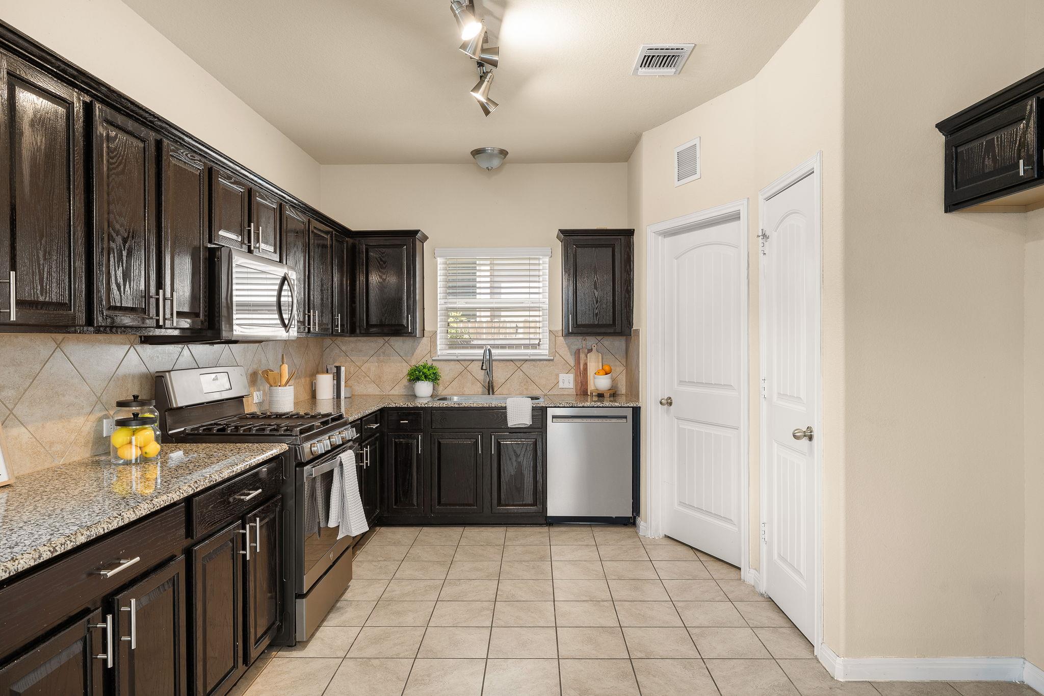 1432 Blake St, Leander, TX 78641