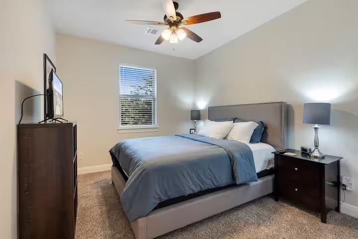 585 Demarett Dr, Point Venture, TX 78645