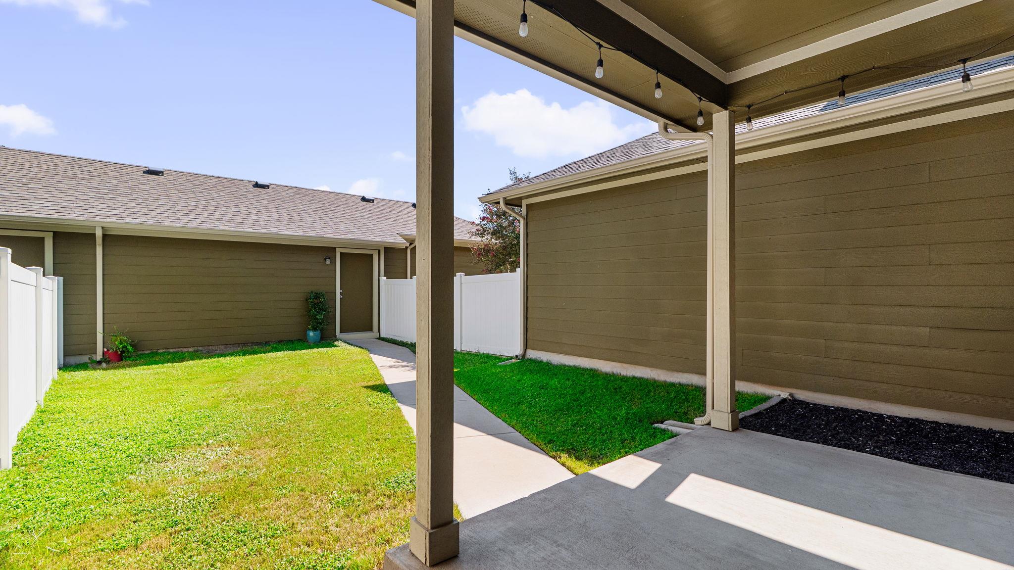 1042 Lost Pines Ln, Cedar Park, TX 78613