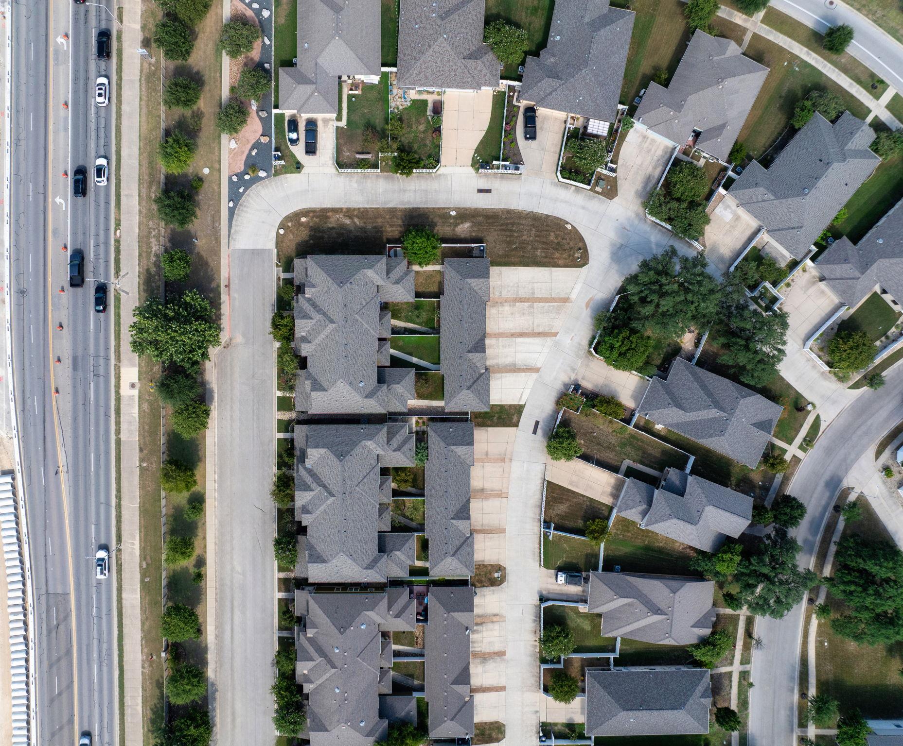 1042 Lost Pines Ln, Cedar Park, TX 78613