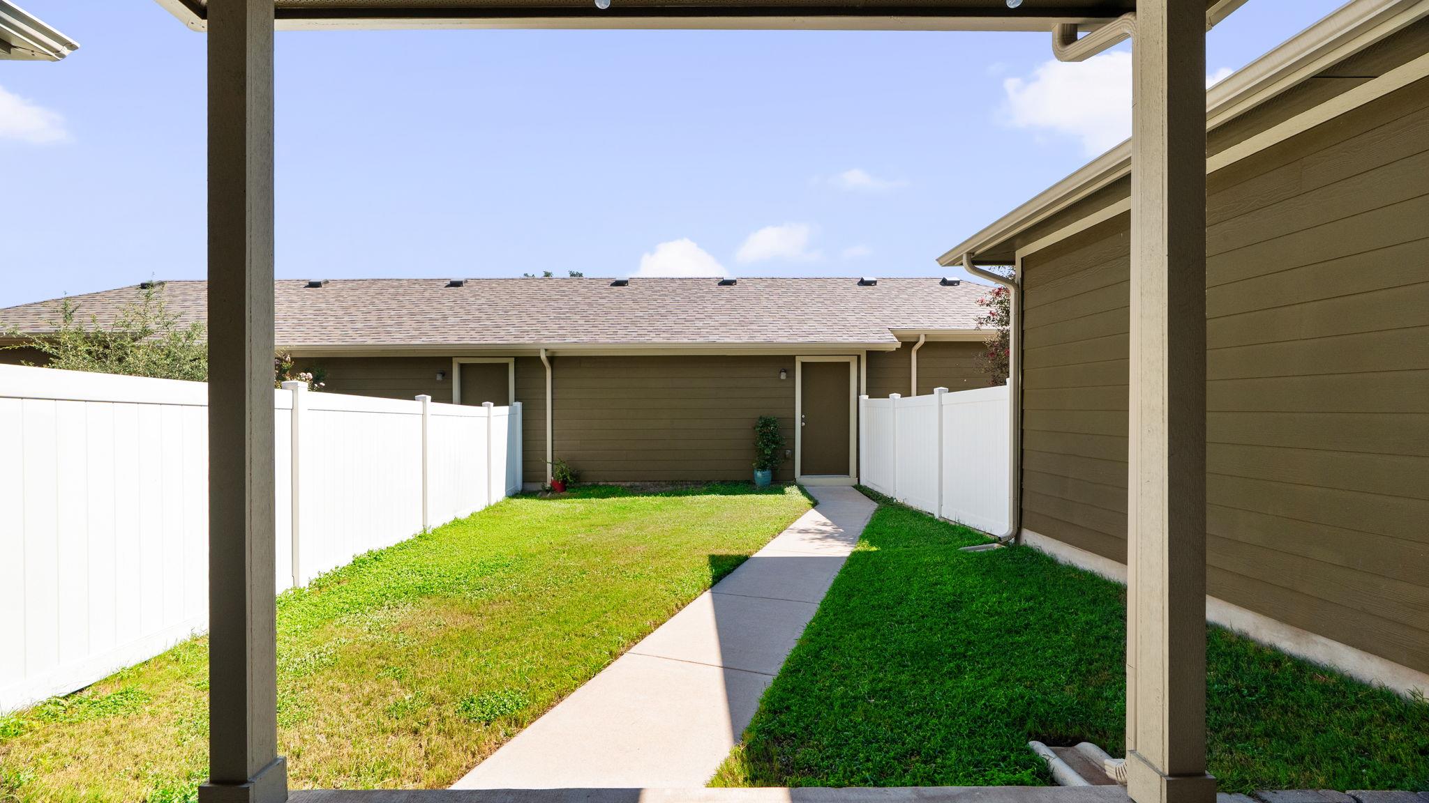 1042 Lost Pines Ln, Cedar Park, TX 78613