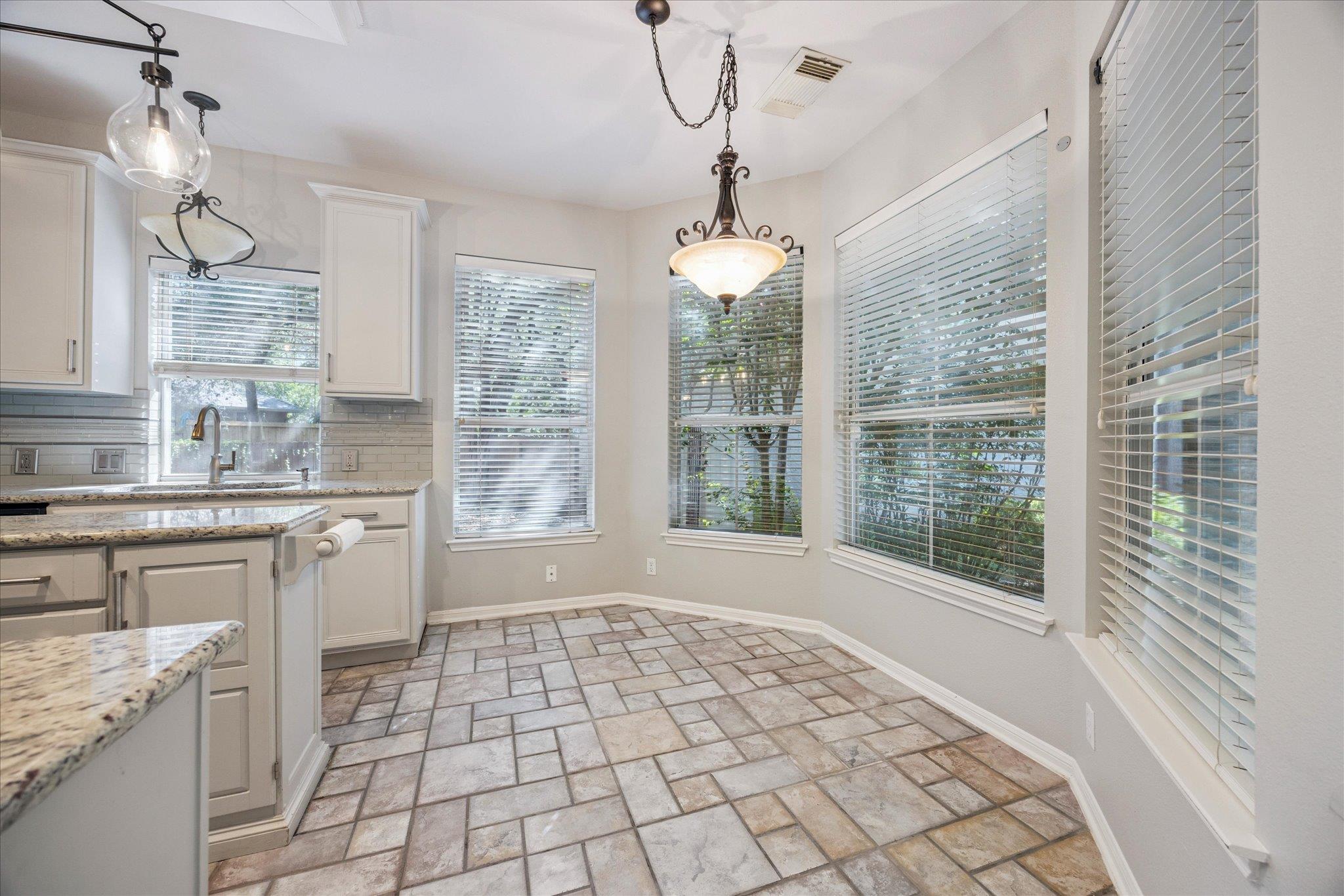 6 Muirfield Greens Cv, Lakeway, TX 78738