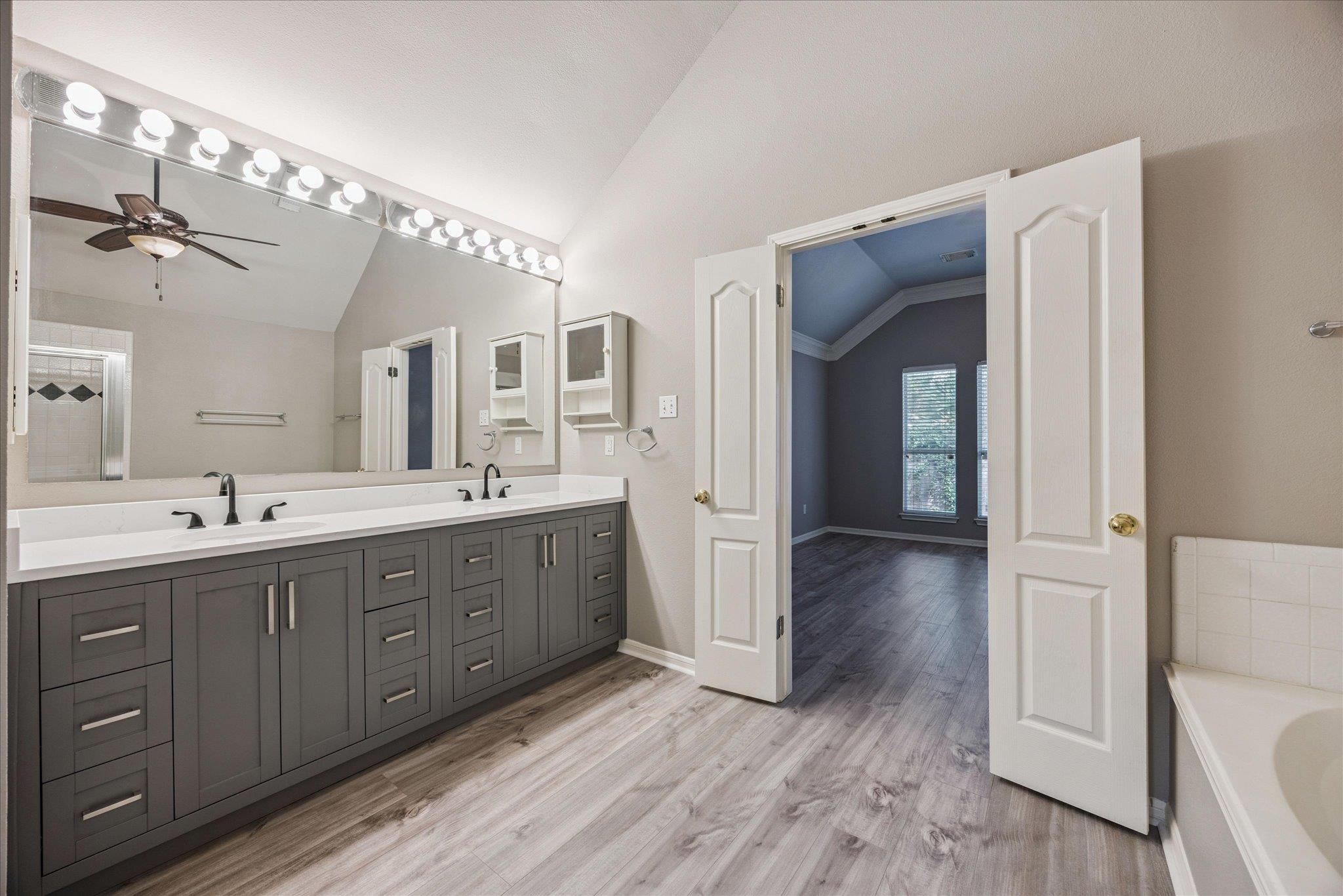 6 Muirfield Greens Cv, Lakeway, TX 78738