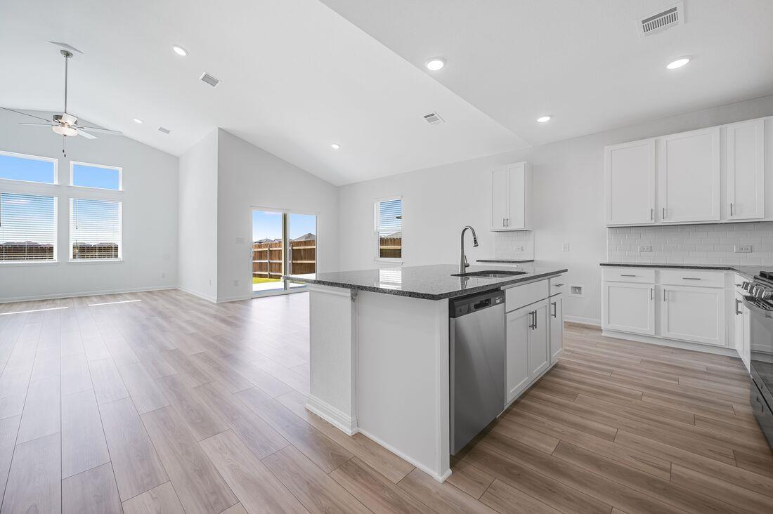 206 Crumpton Way, Hutto, TX 78634