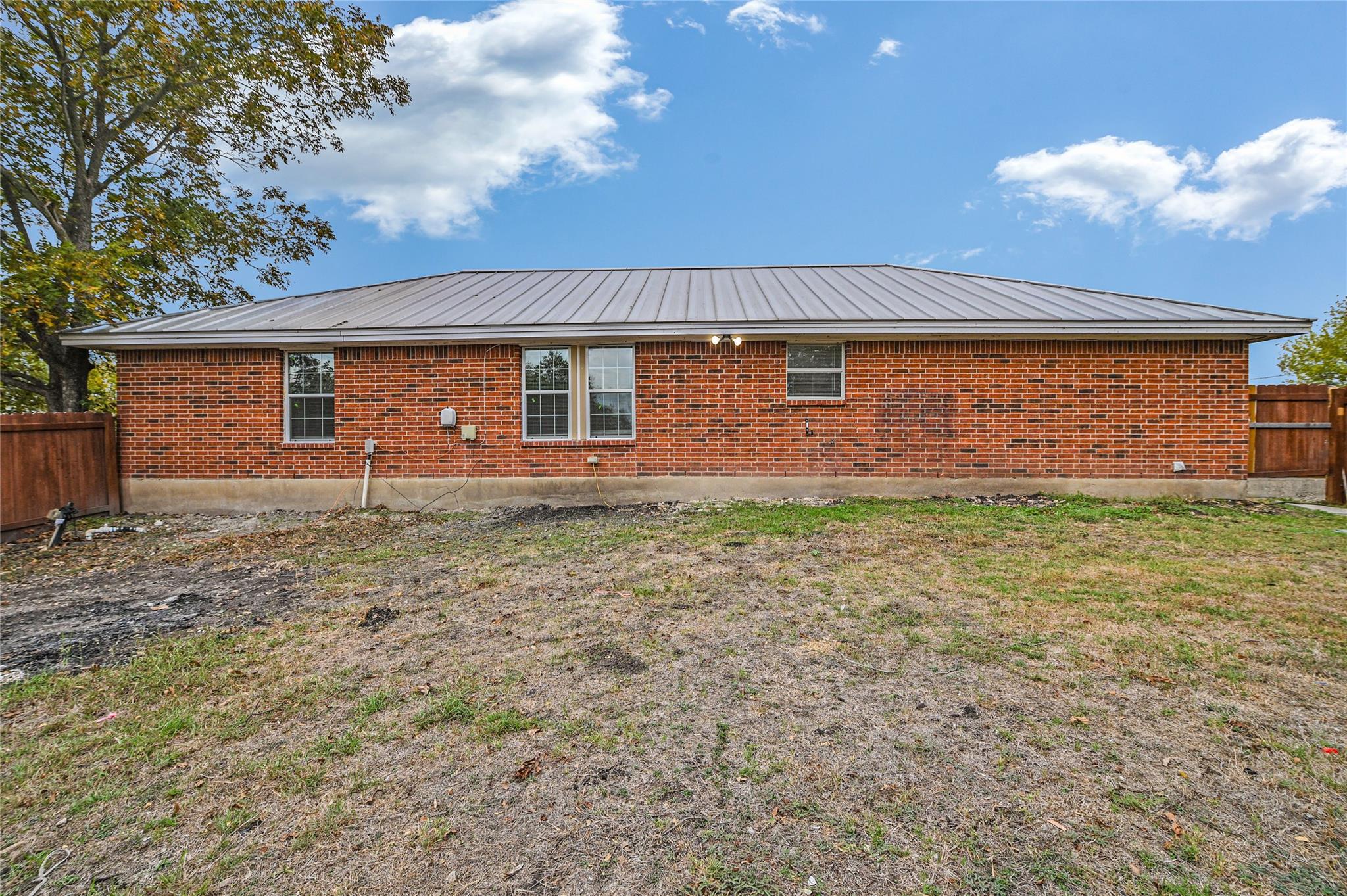 200 Creekside Trl, Kyle, TX 78640