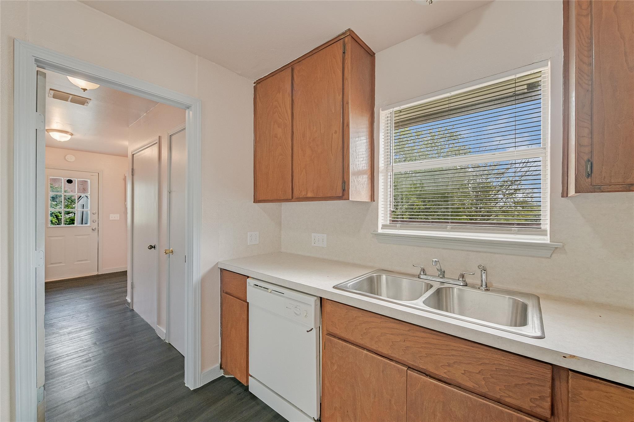 200 Creekside Trl, Kyle, TX 78640