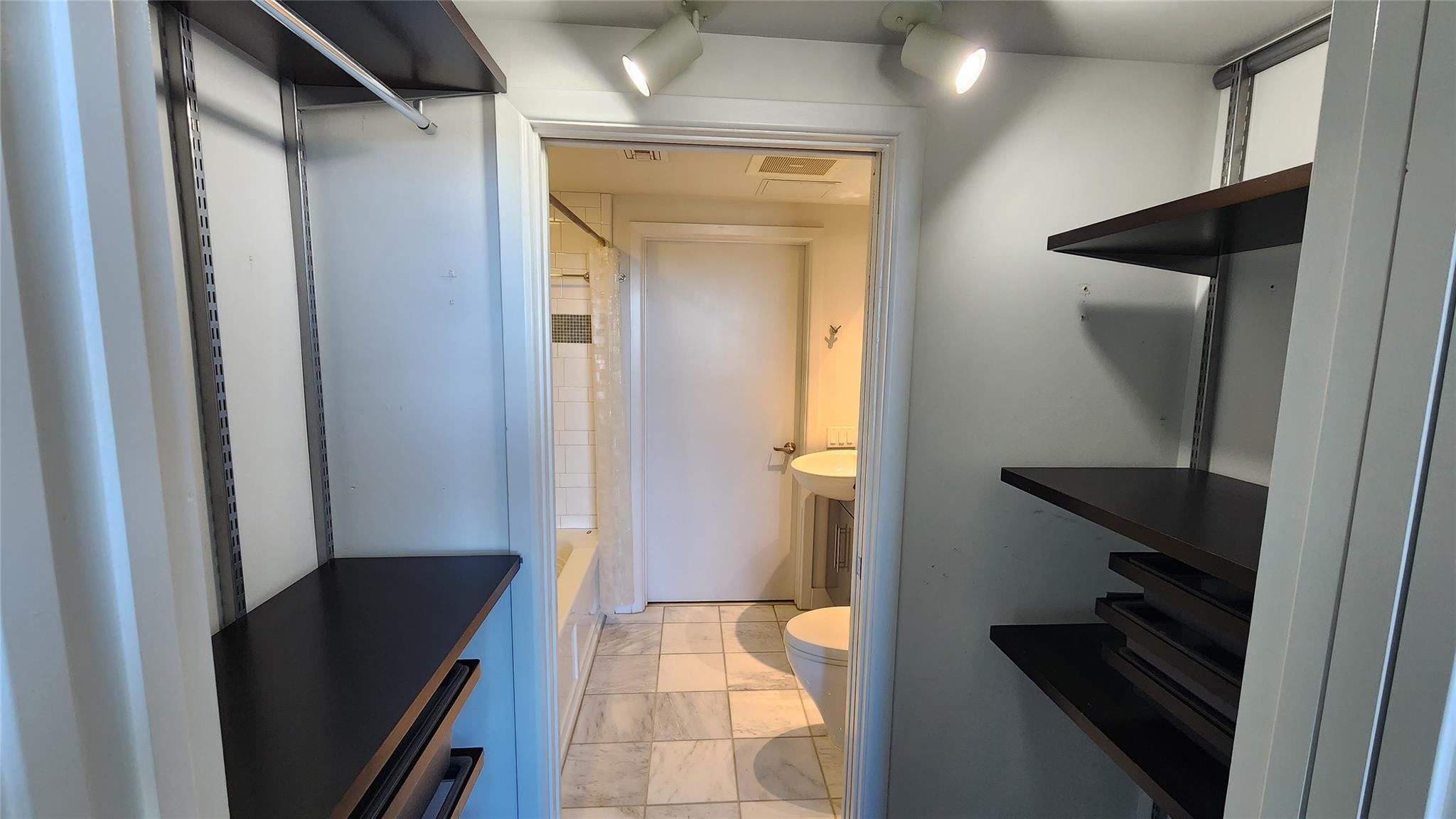 300 Bowie St # 1305, Austin, TX 78703