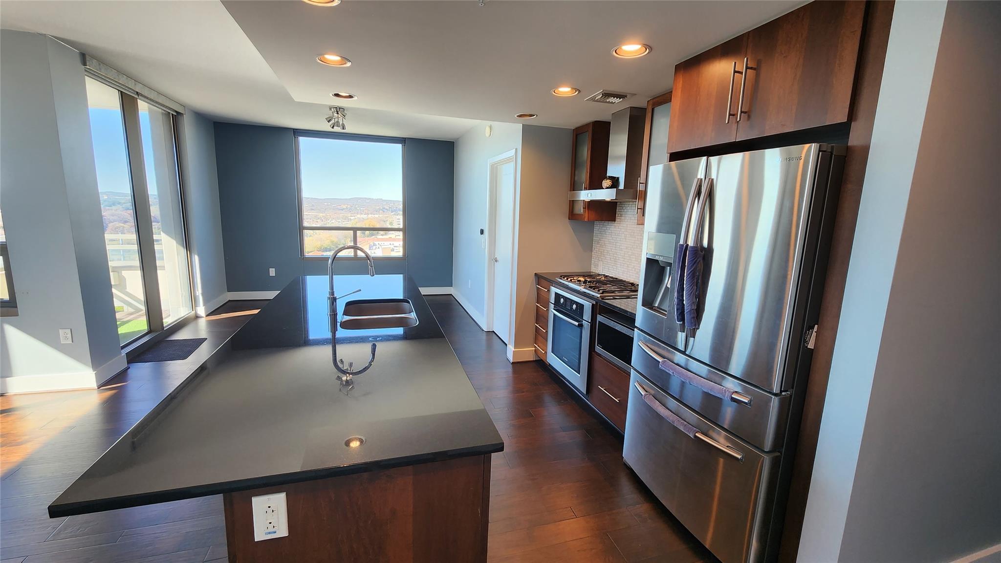 300 Bowie St # 1305, Austin, TX 78703