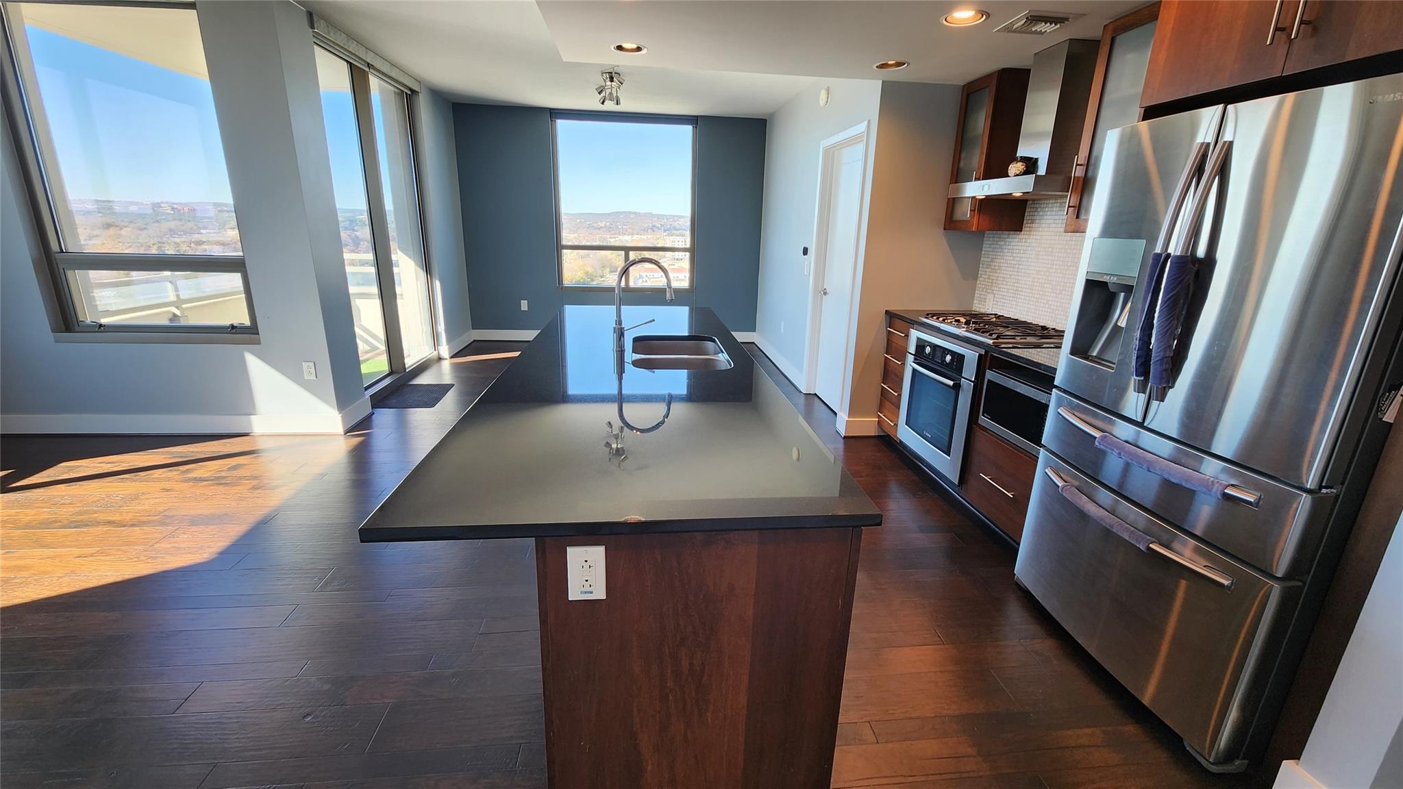 300 Bowie St # 1305, Austin, TX 78703