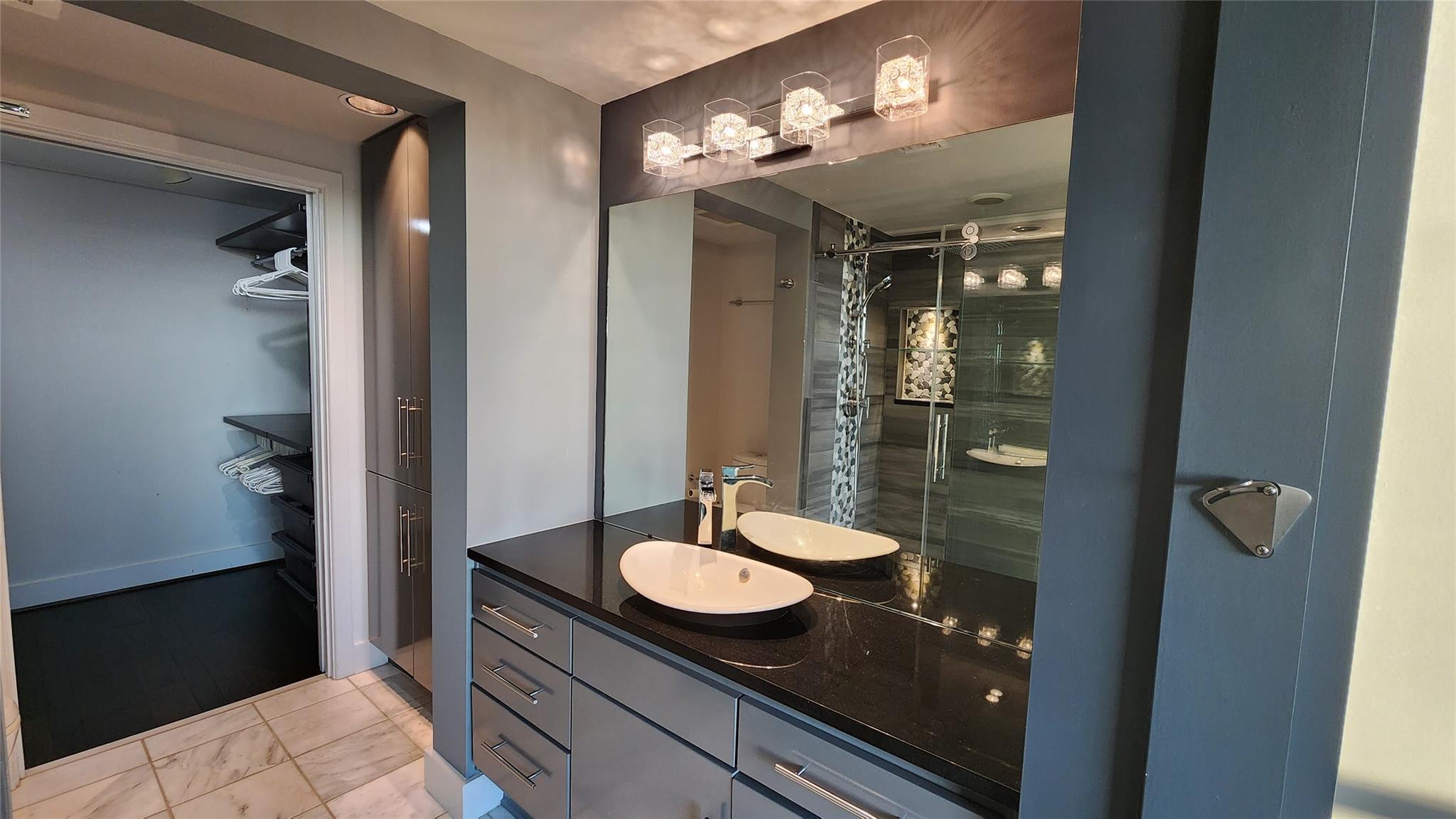 300 Bowie St # 1305, Austin, TX 78703