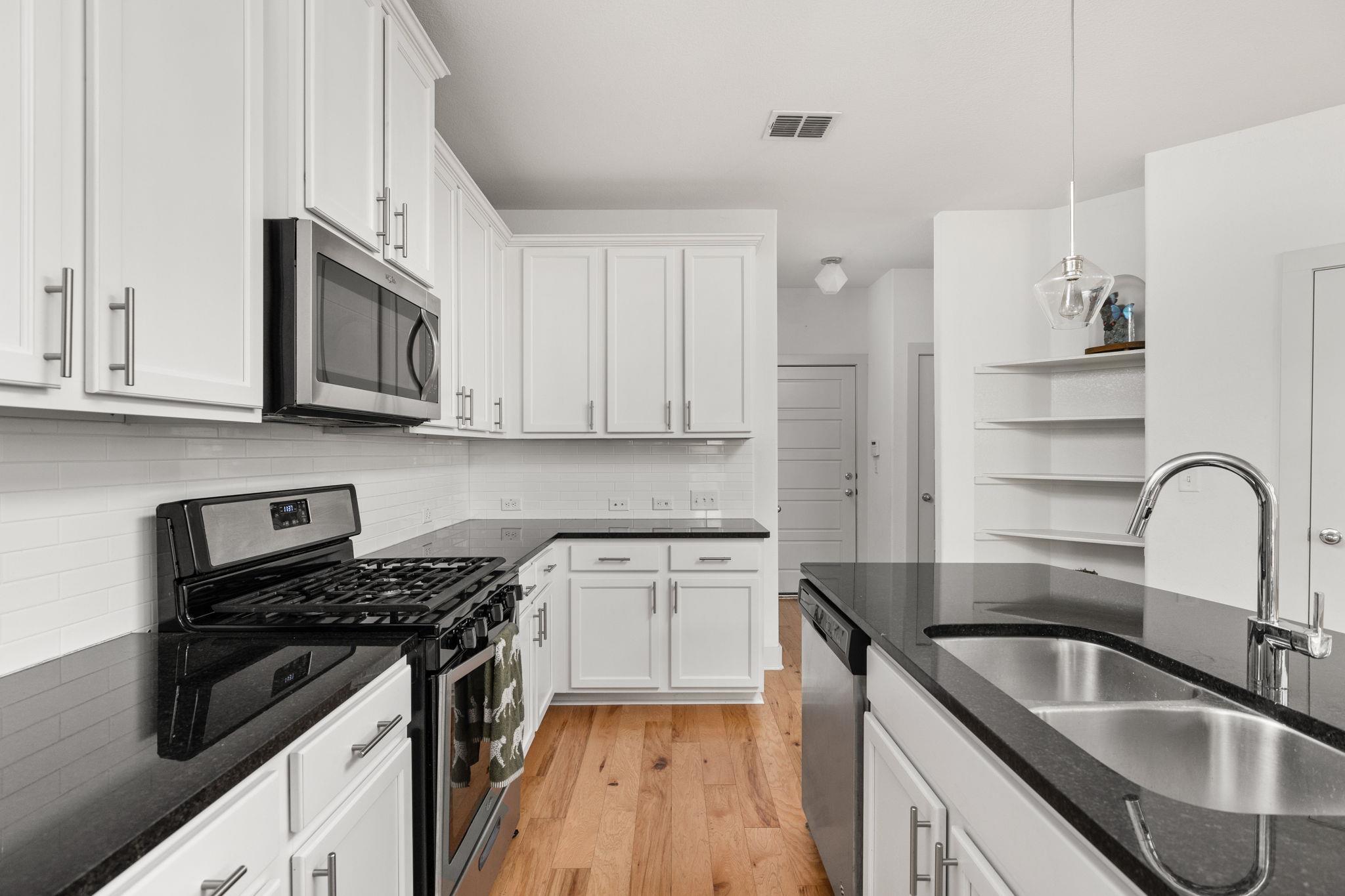 907 Totis Rd, Austin, TX 78748