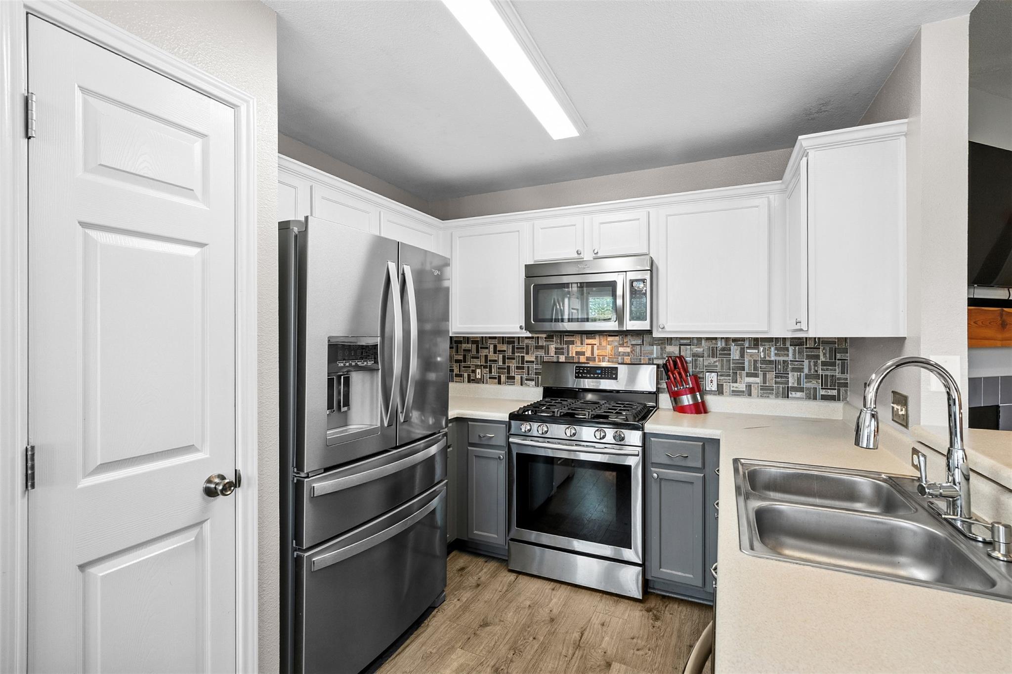 606 Los Robles Rd, Leander, TX 78641