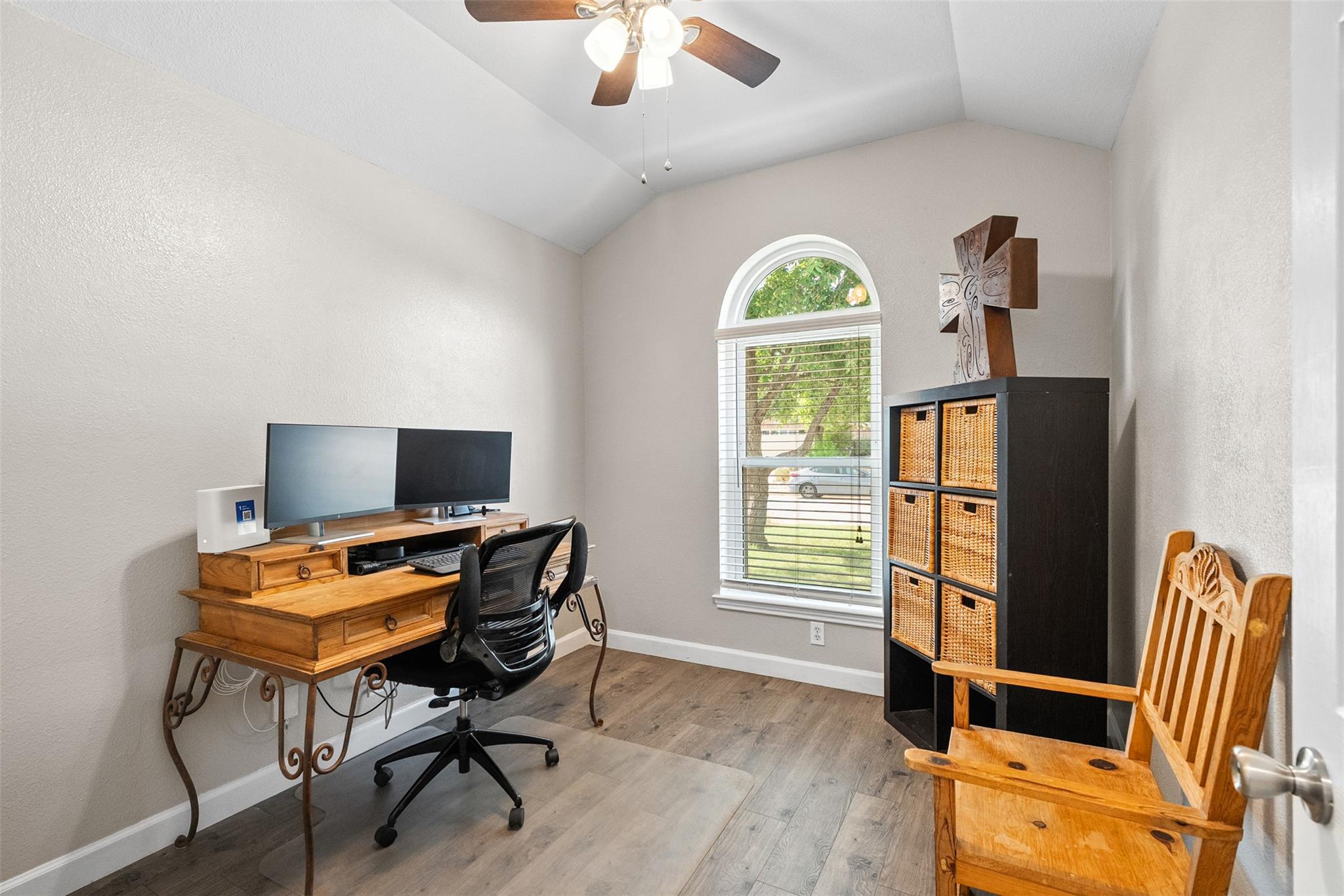 606 Los Robles Rd, Leander, TX 78641