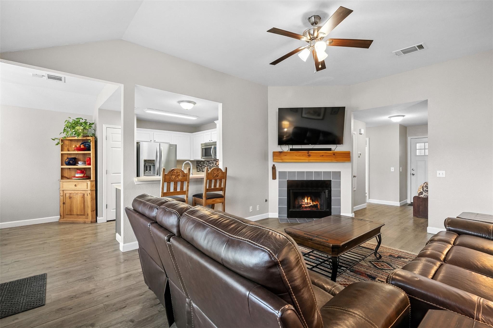 606 Los Robles Rd, Leander, TX 78641