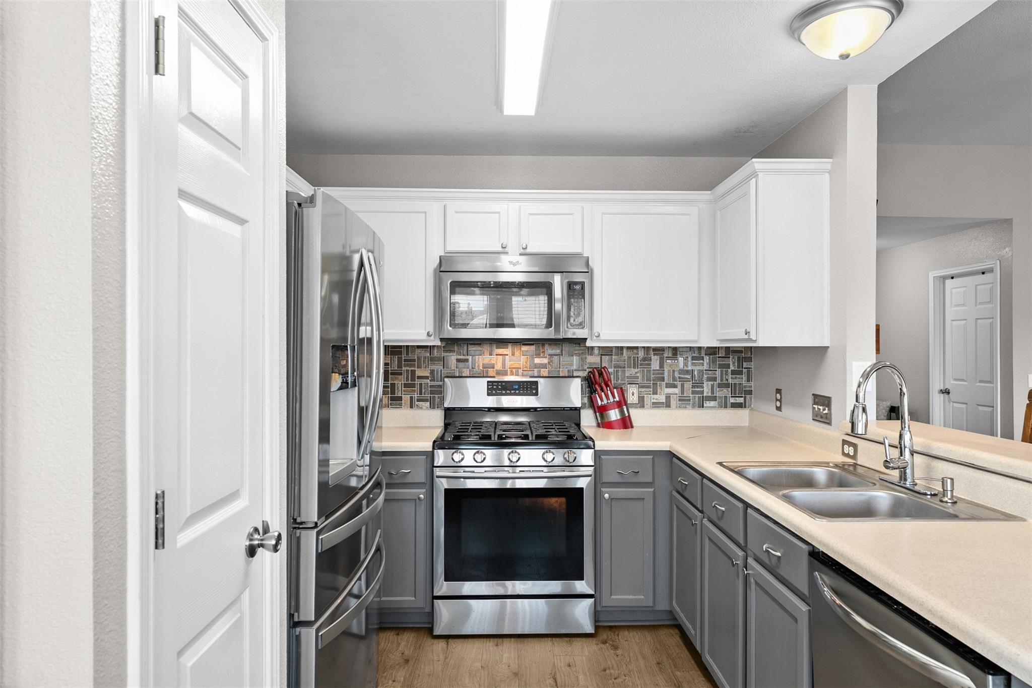 606 Los Robles Rd, Leander, TX 78641