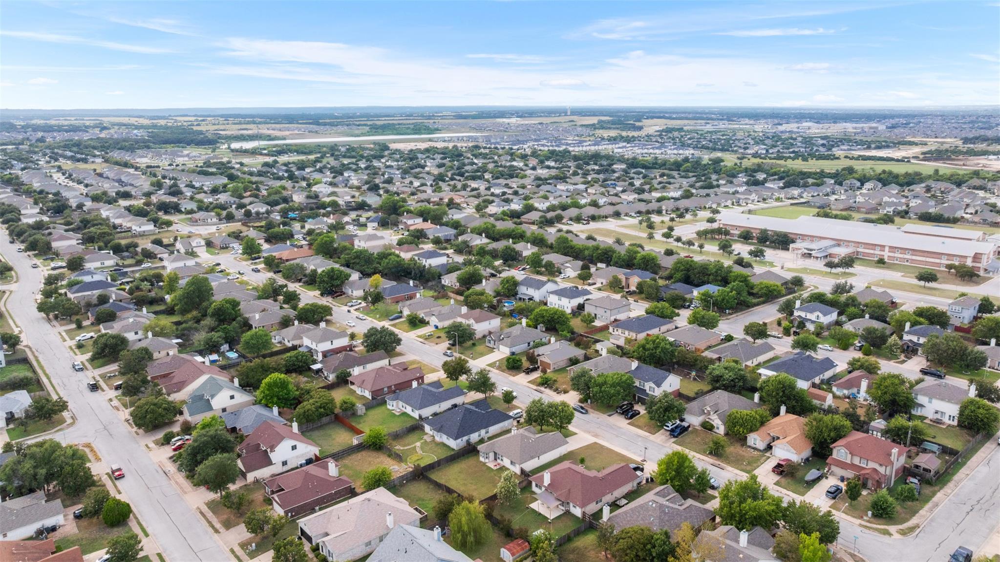 606 Los Robles Rd, Leander, TX 78641