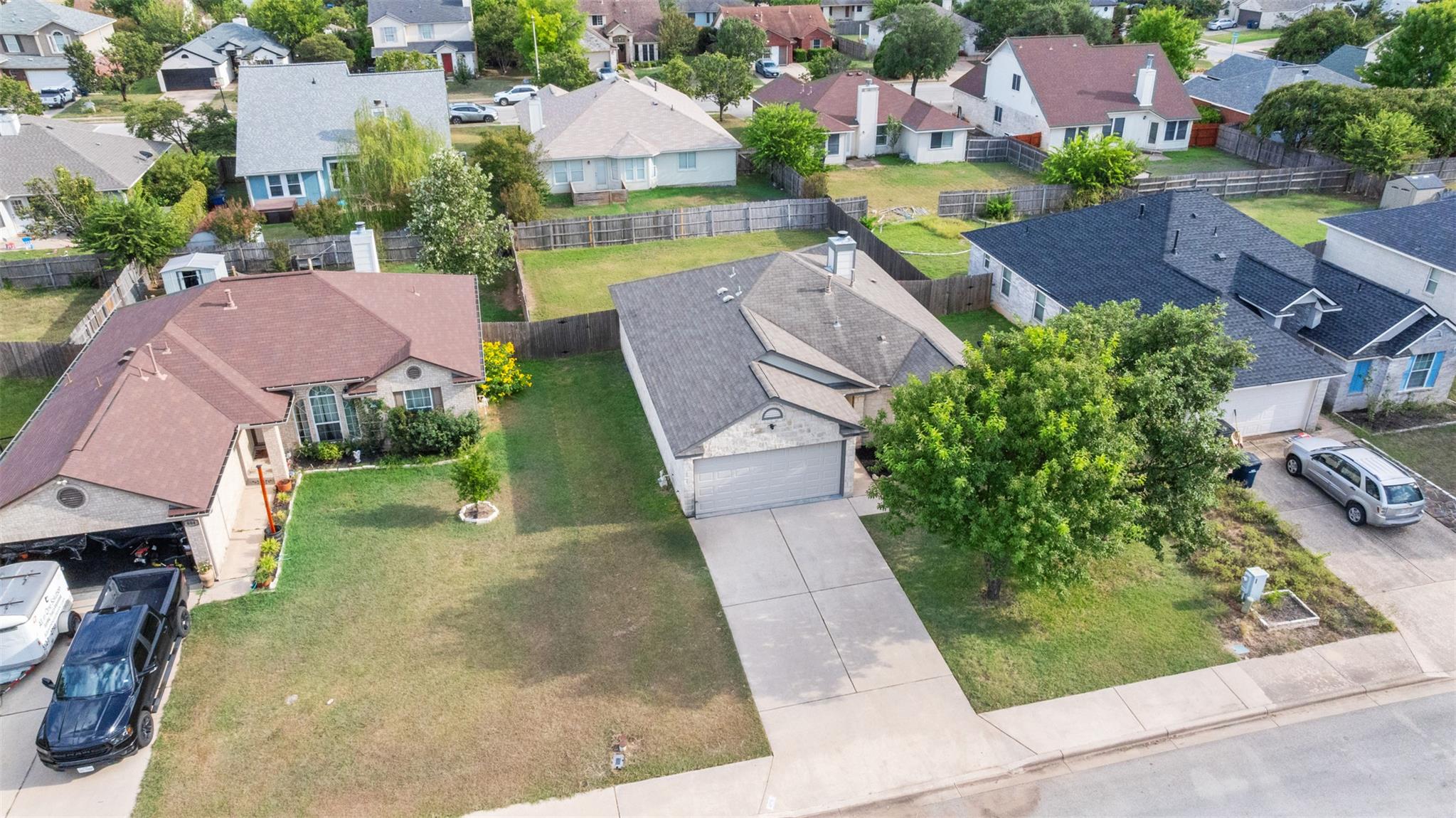 606 Los Robles Rd, Leander, TX 78641