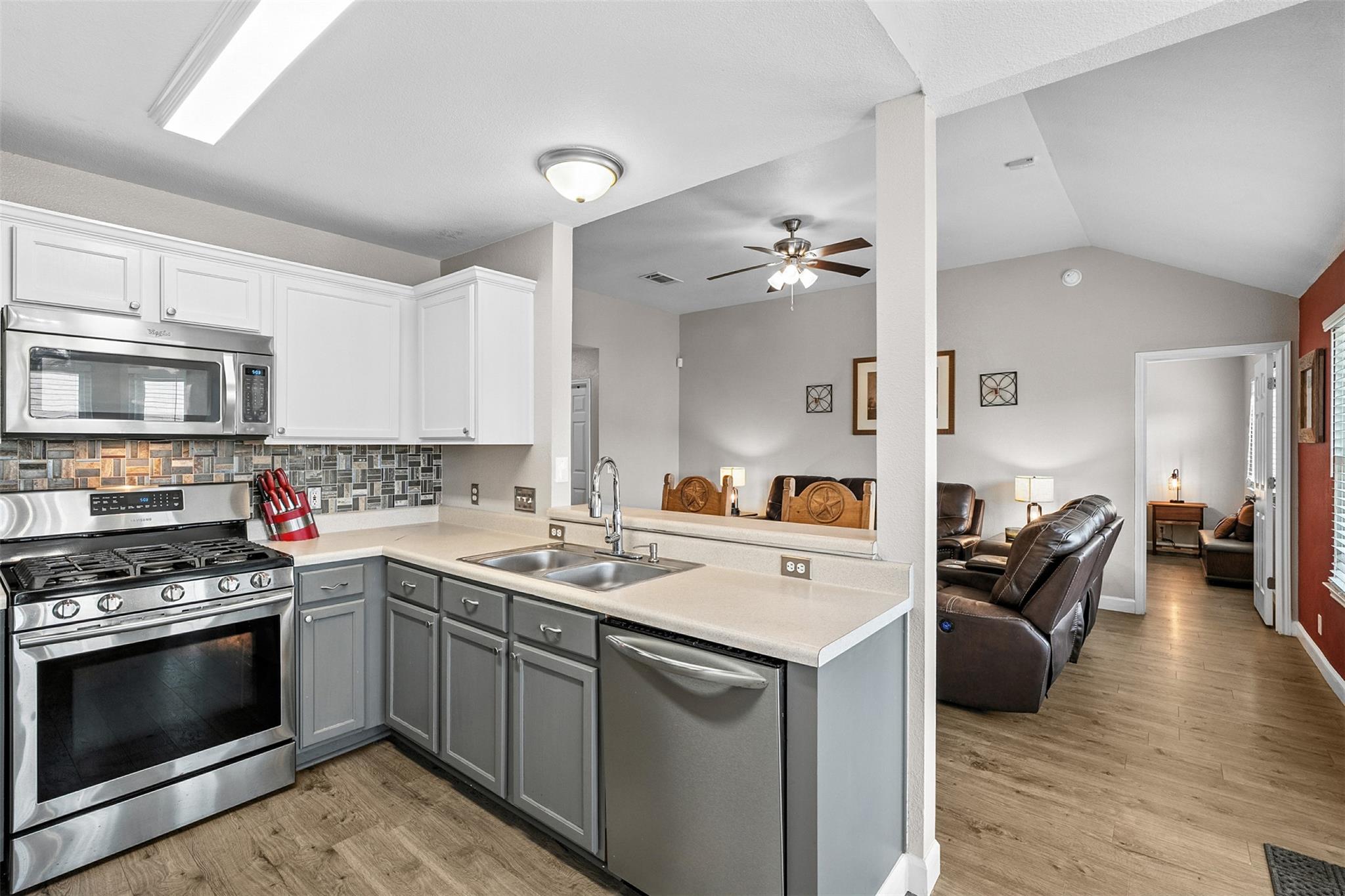 606 Los Robles Rd, Leander, TX 78641