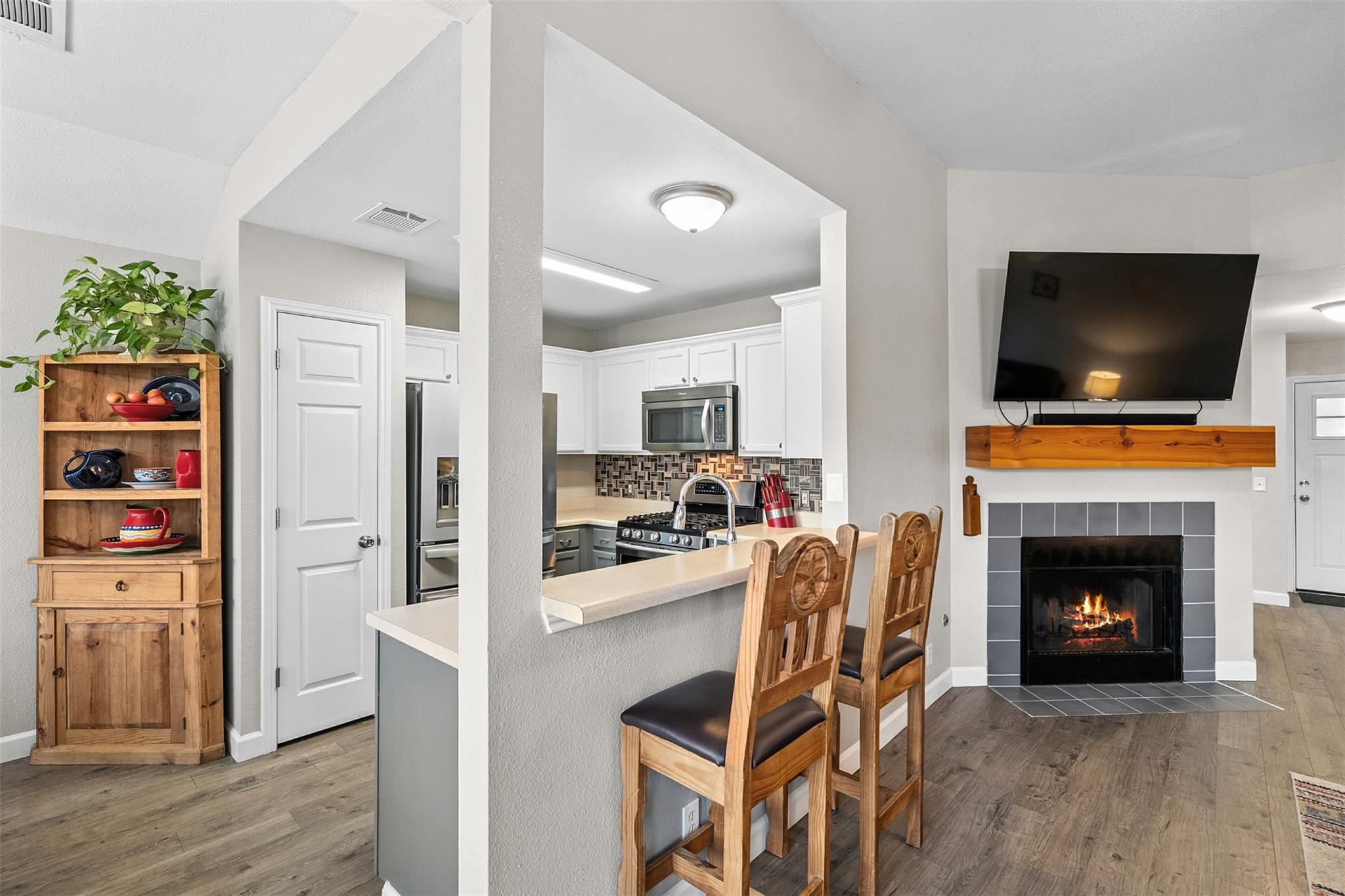 606 Los Robles Rd, Leander, TX 78641