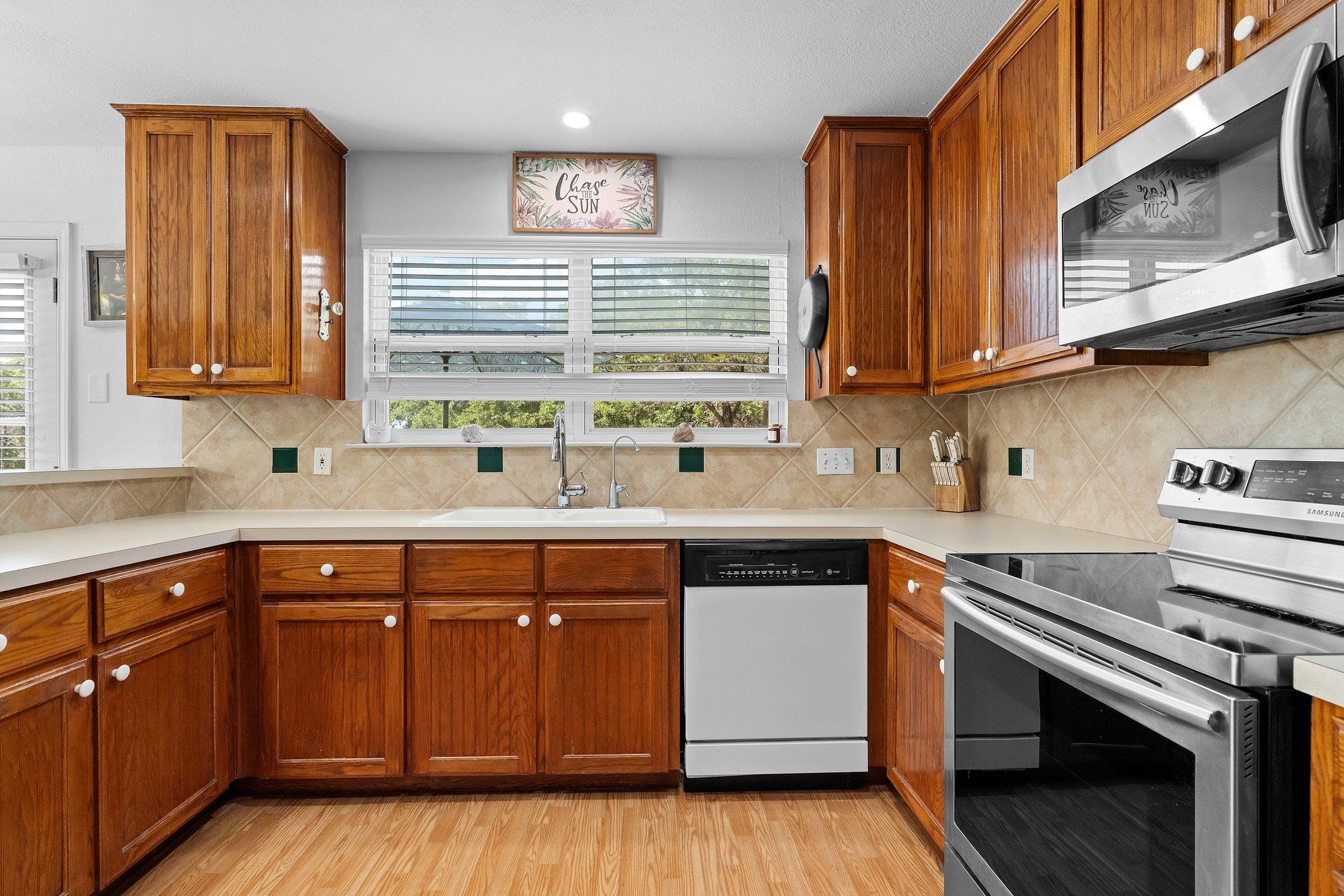 126 N Hill Cir, Leander, TX 78641