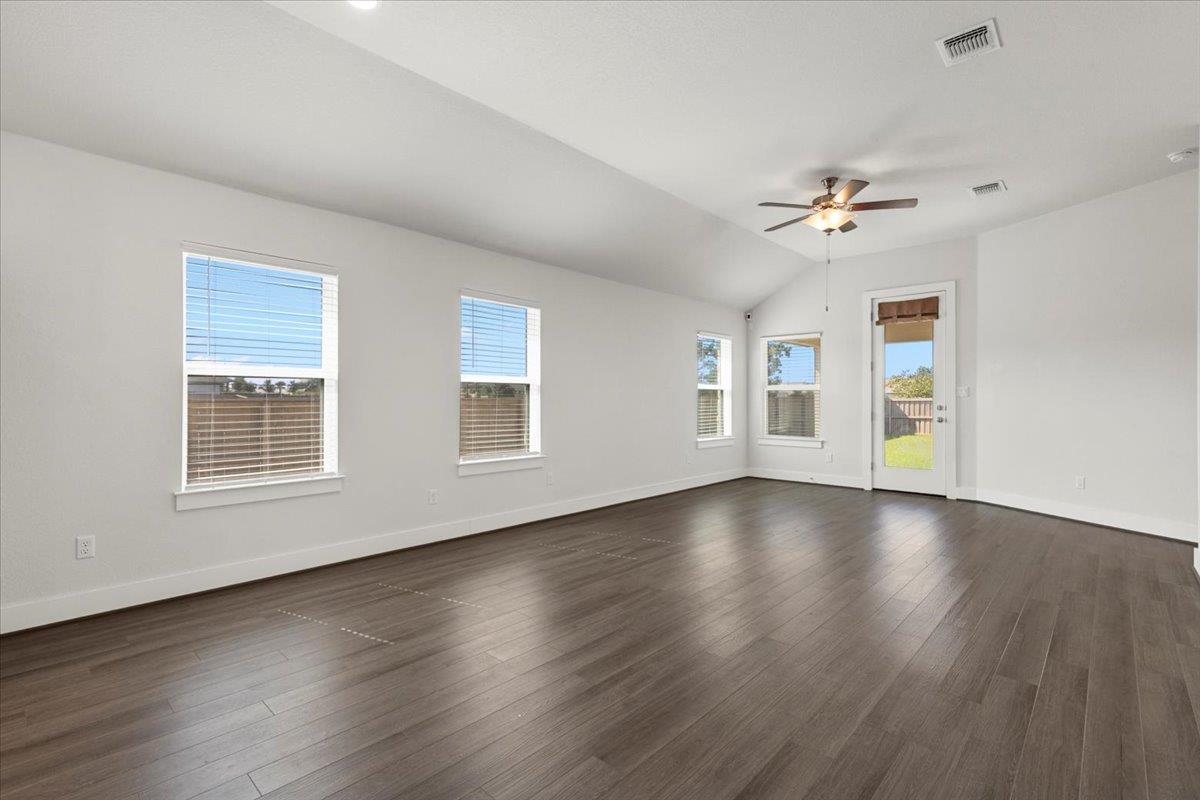 122 Patrick Herndon Dr, Bastrop, TX 78602