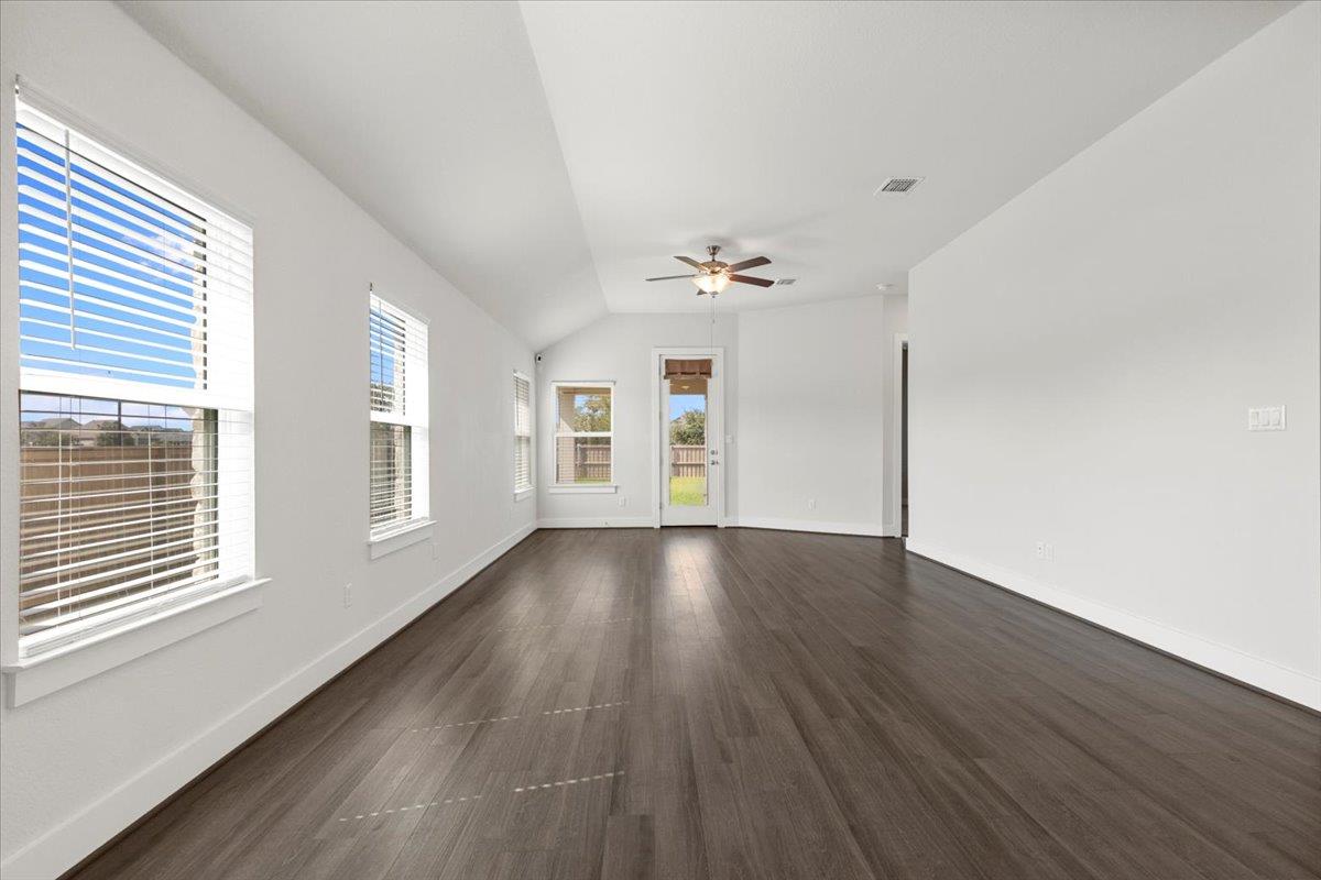 122 Patrick Herndon Dr, Bastrop, TX 78602