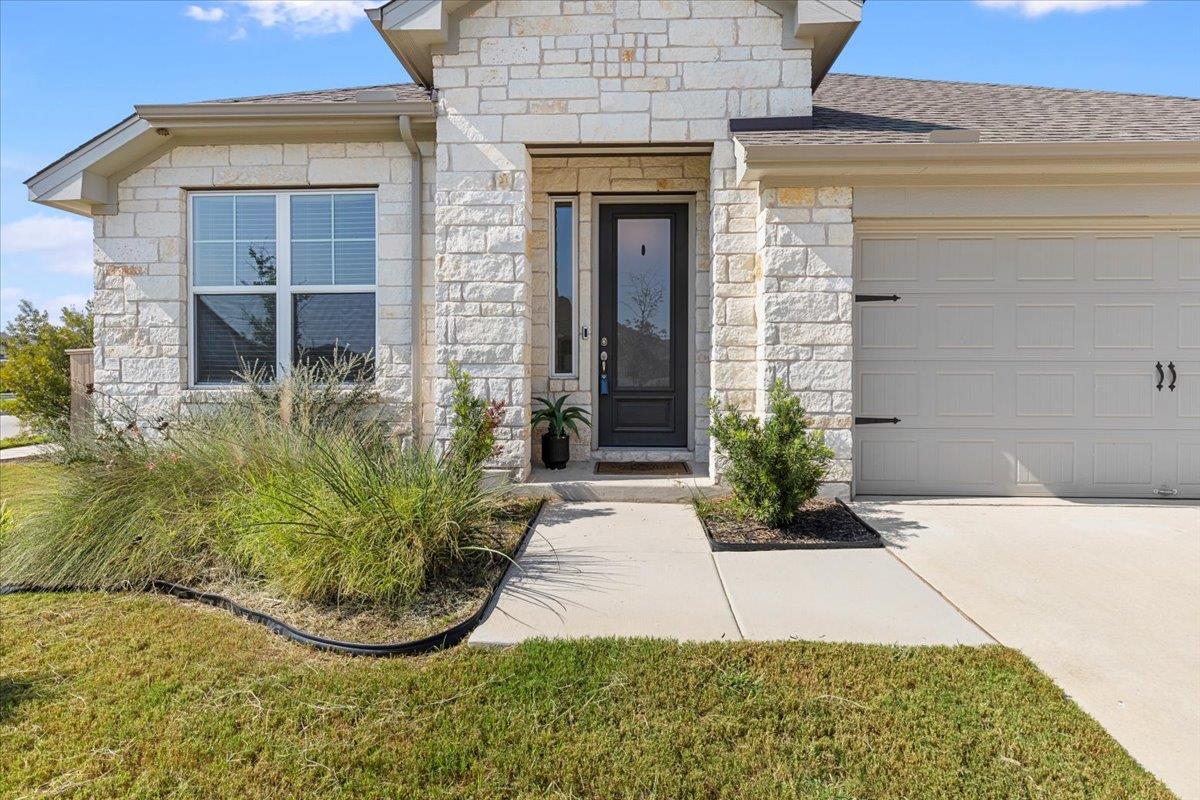 122 Patrick Herndon Dr, Bastrop, TX 78602