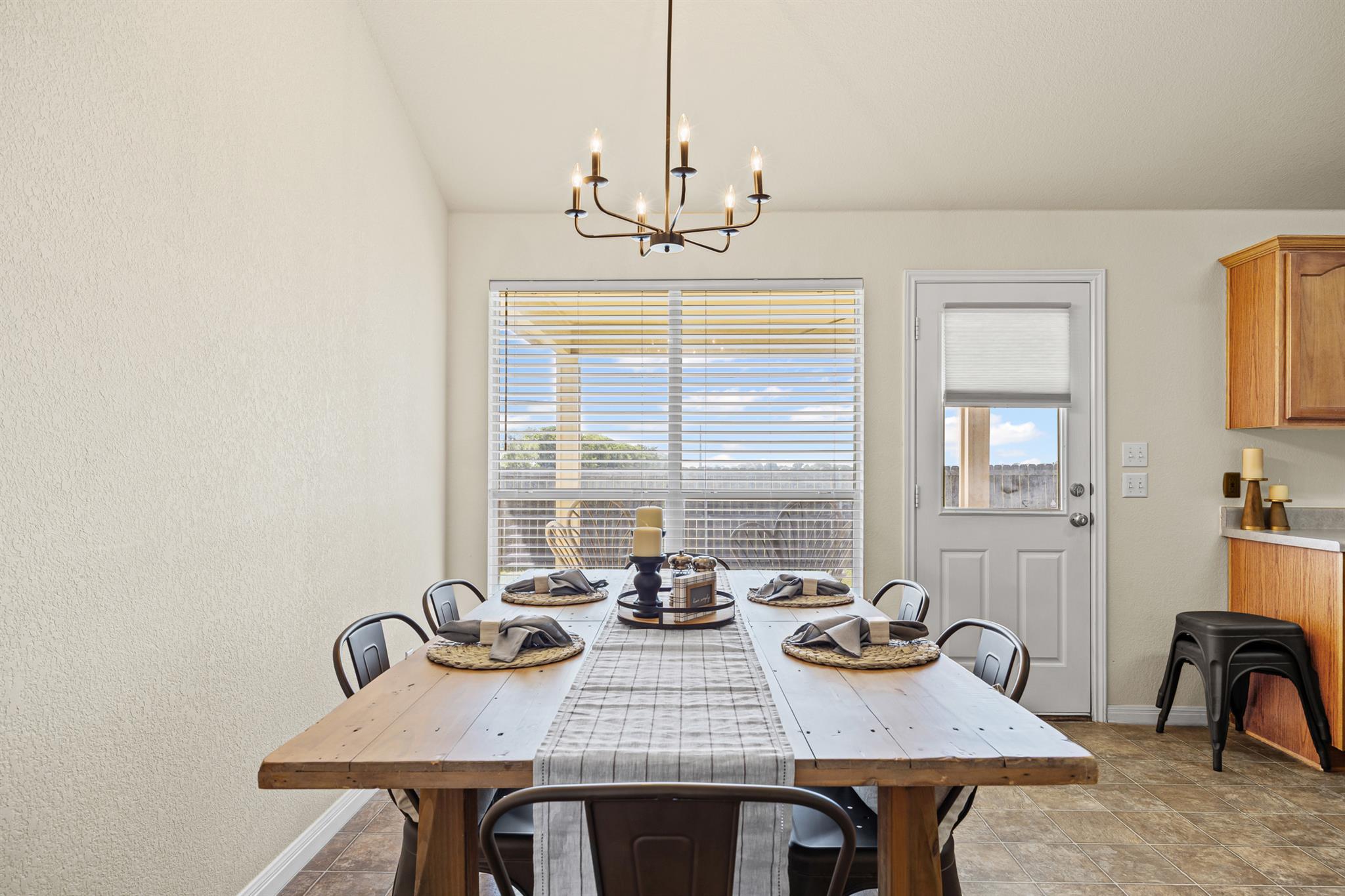 1516 Paint Brush Dr, Lockhart, TX 78644