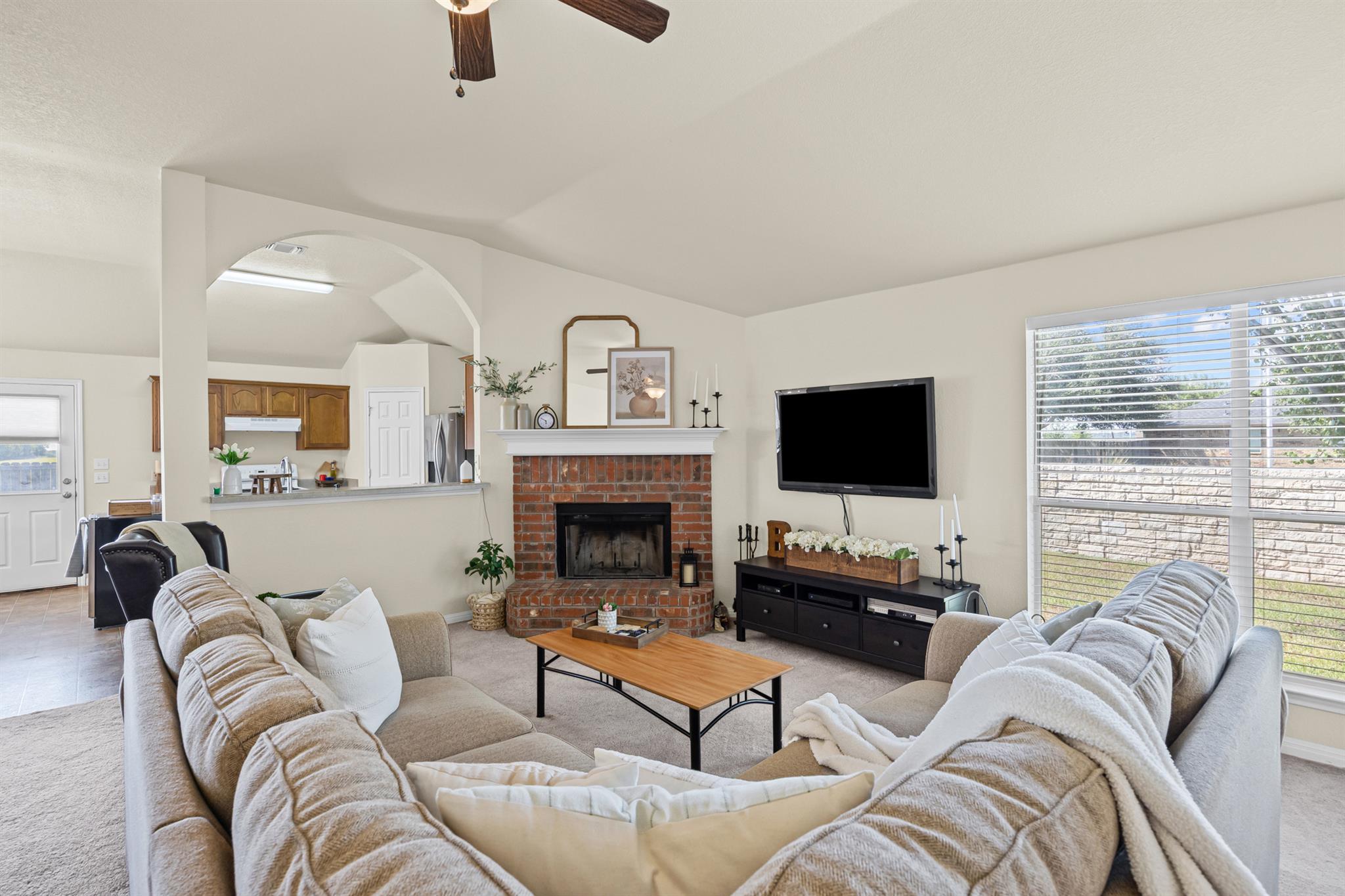 1516 Paint Brush Dr, Lockhart, TX 78644