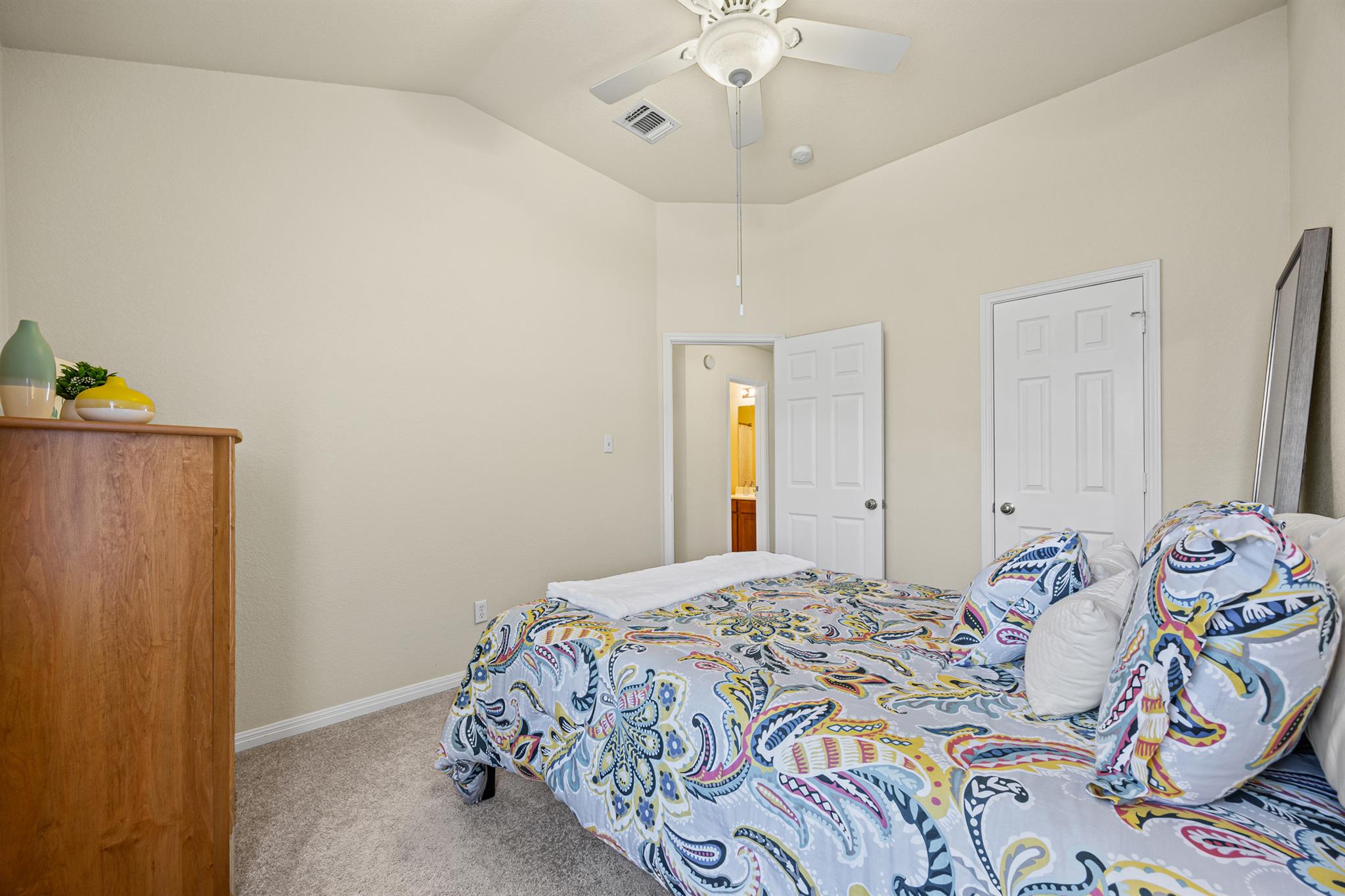 1516 Paint Brush Dr, Lockhart, TX 78644