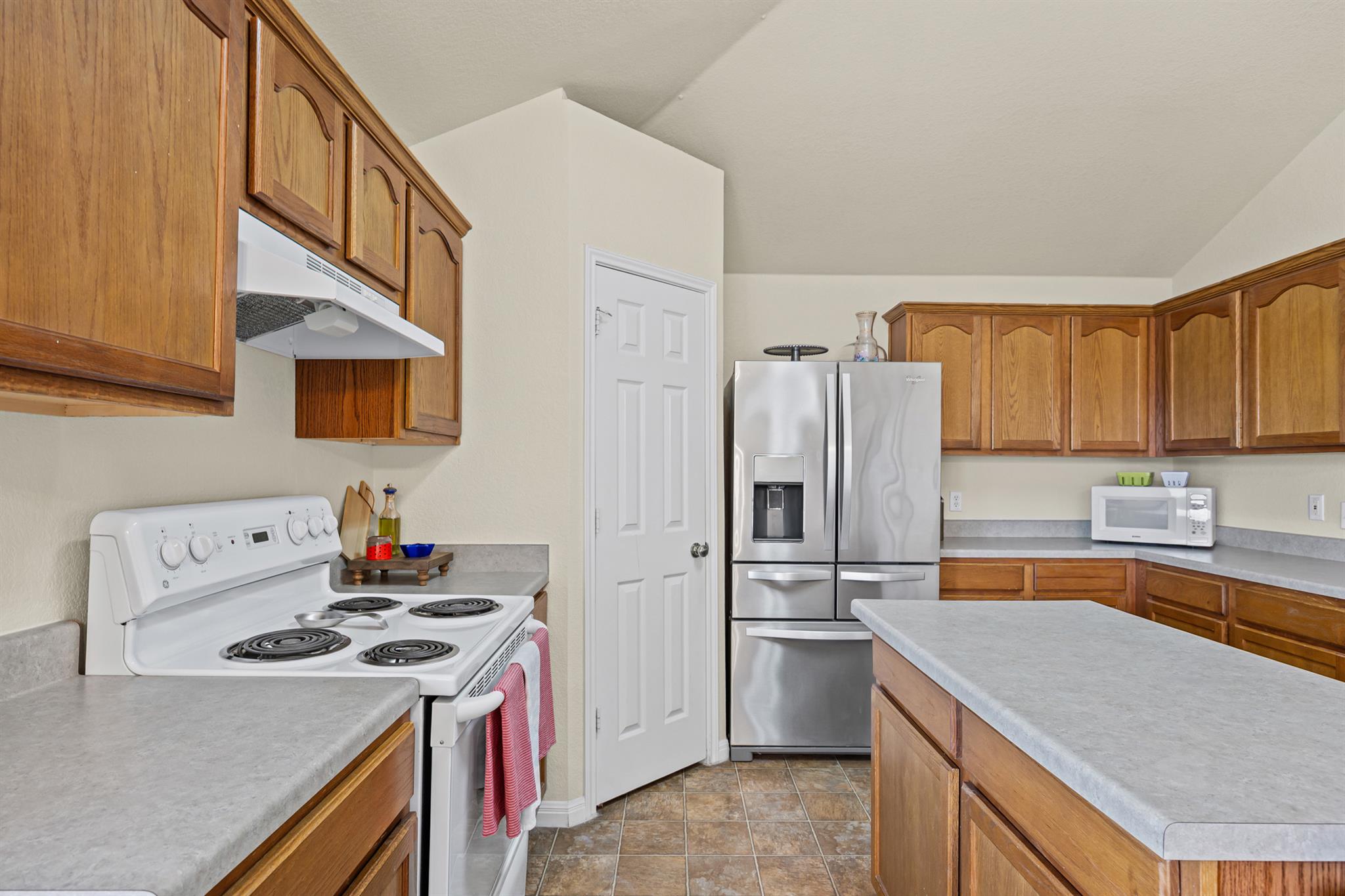 1516 Paint Brush Dr, Lockhart, TX 78644