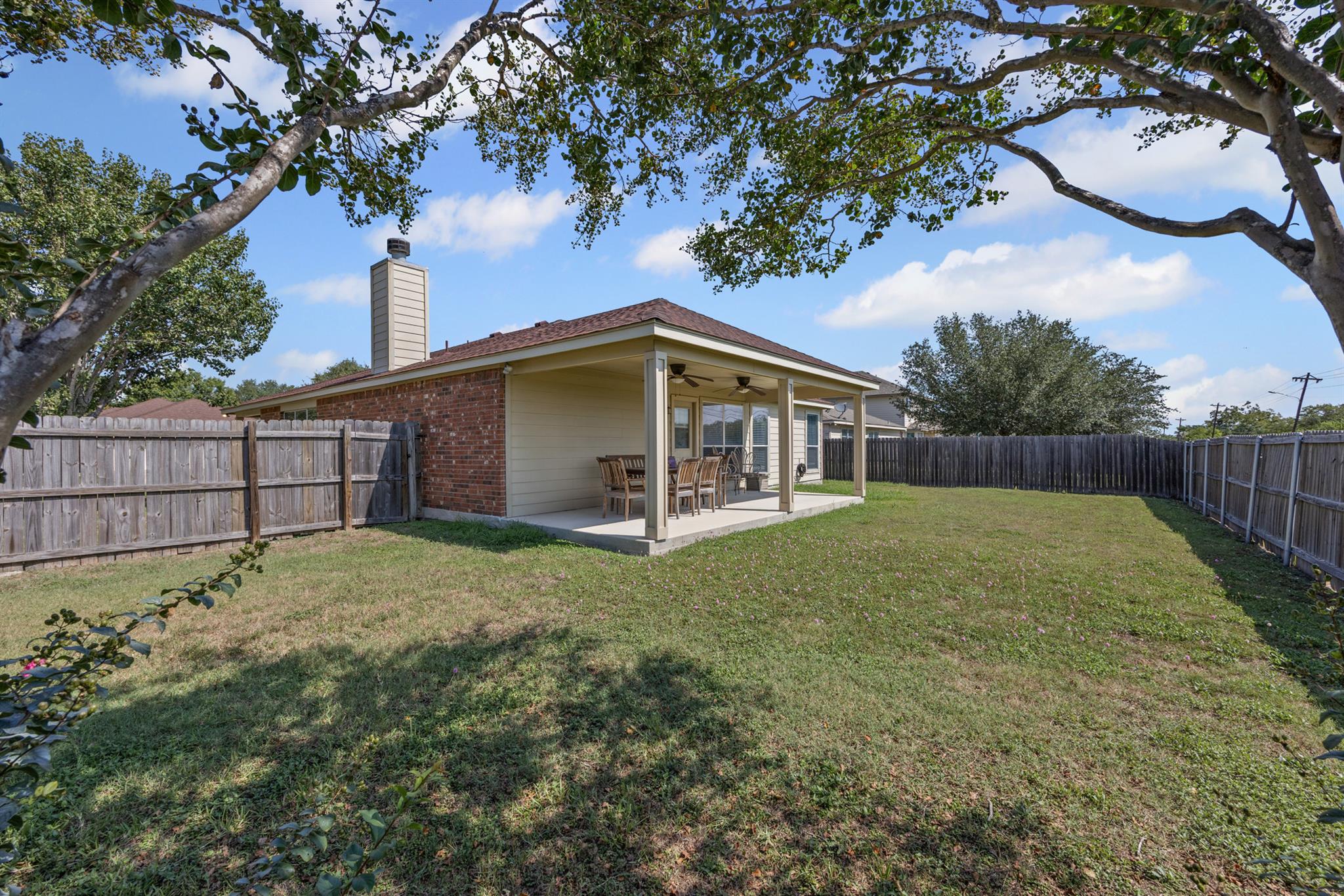 1516 Paint Brush Dr, Lockhart, TX 78644