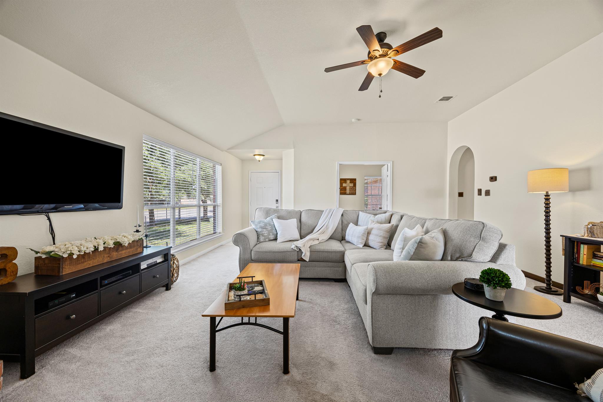 1516 Paint Brush Dr, Lockhart, TX 78644