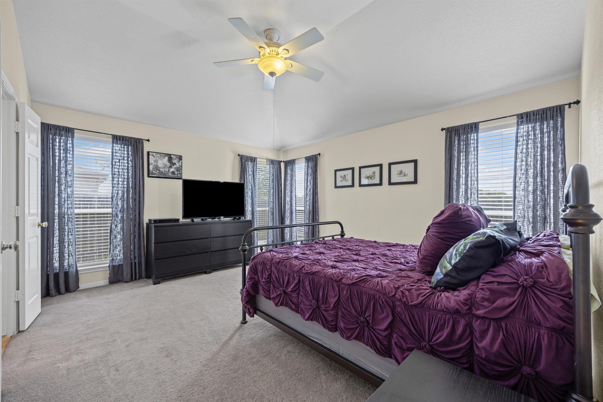 1516 Paint Brush Dr, Lockhart, TX 78644