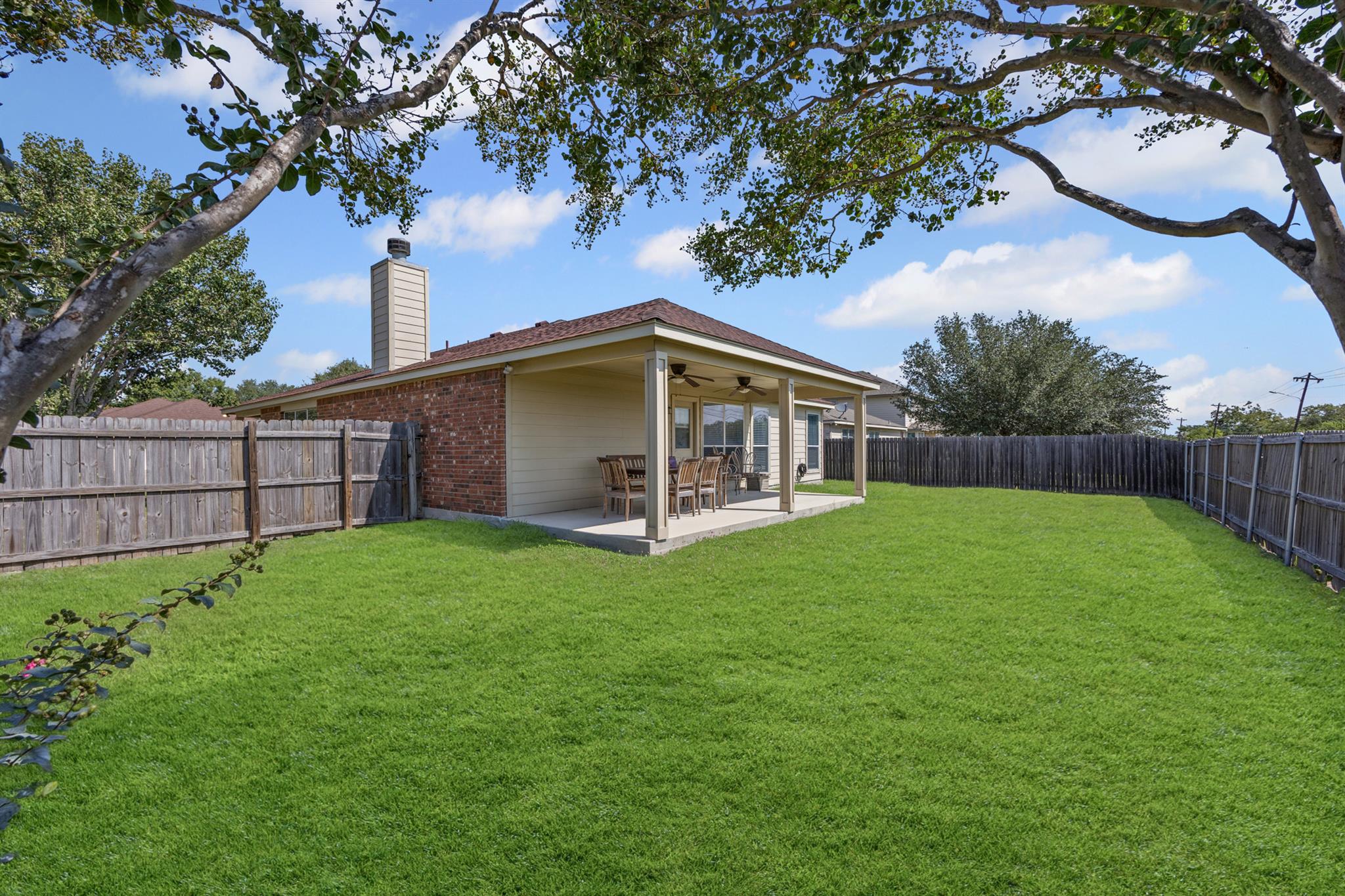 1516 Paint Brush Dr, Lockhart, TX 78644