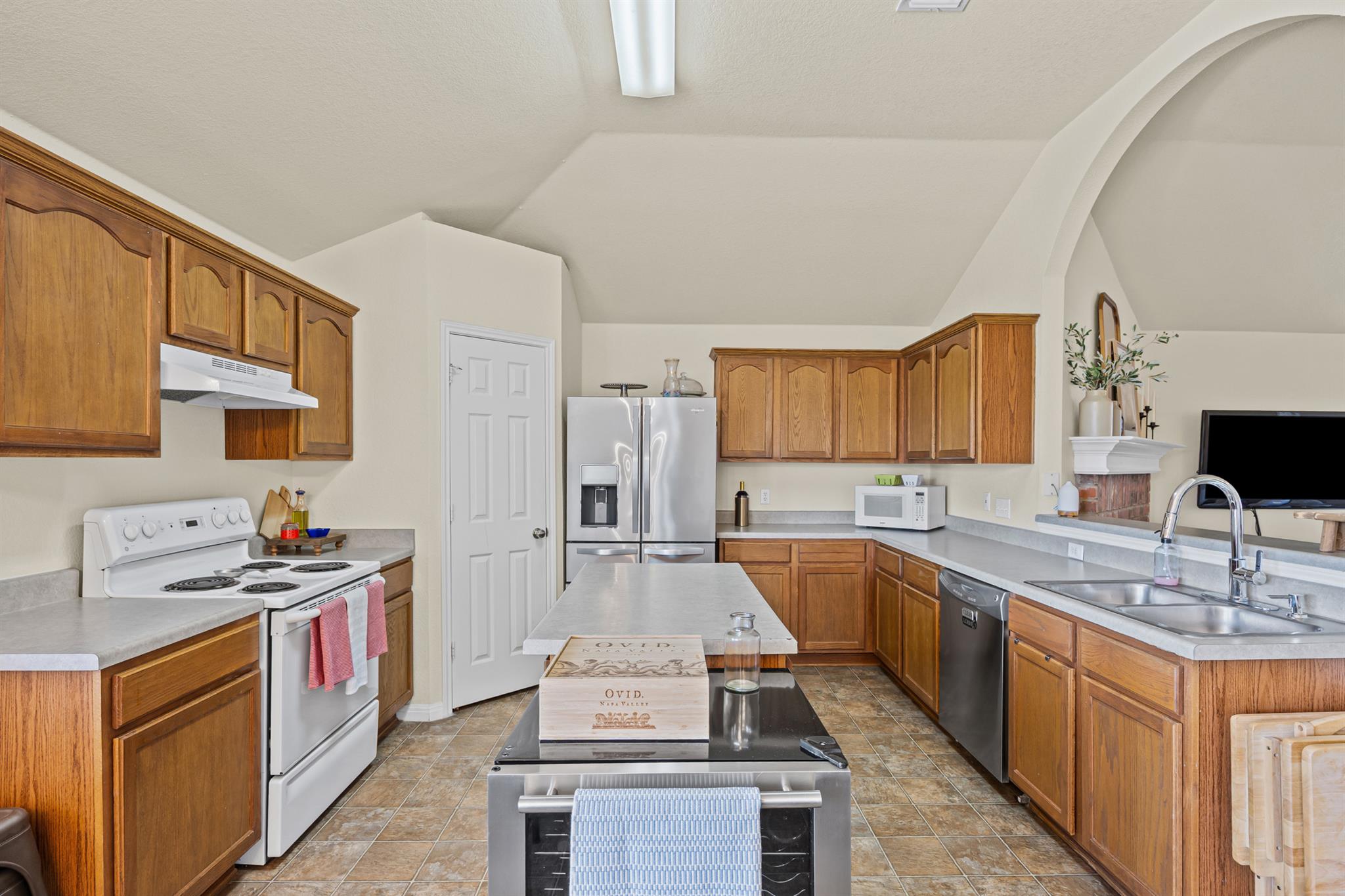 1516 Paint Brush Dr, Lockhart, TX 78644