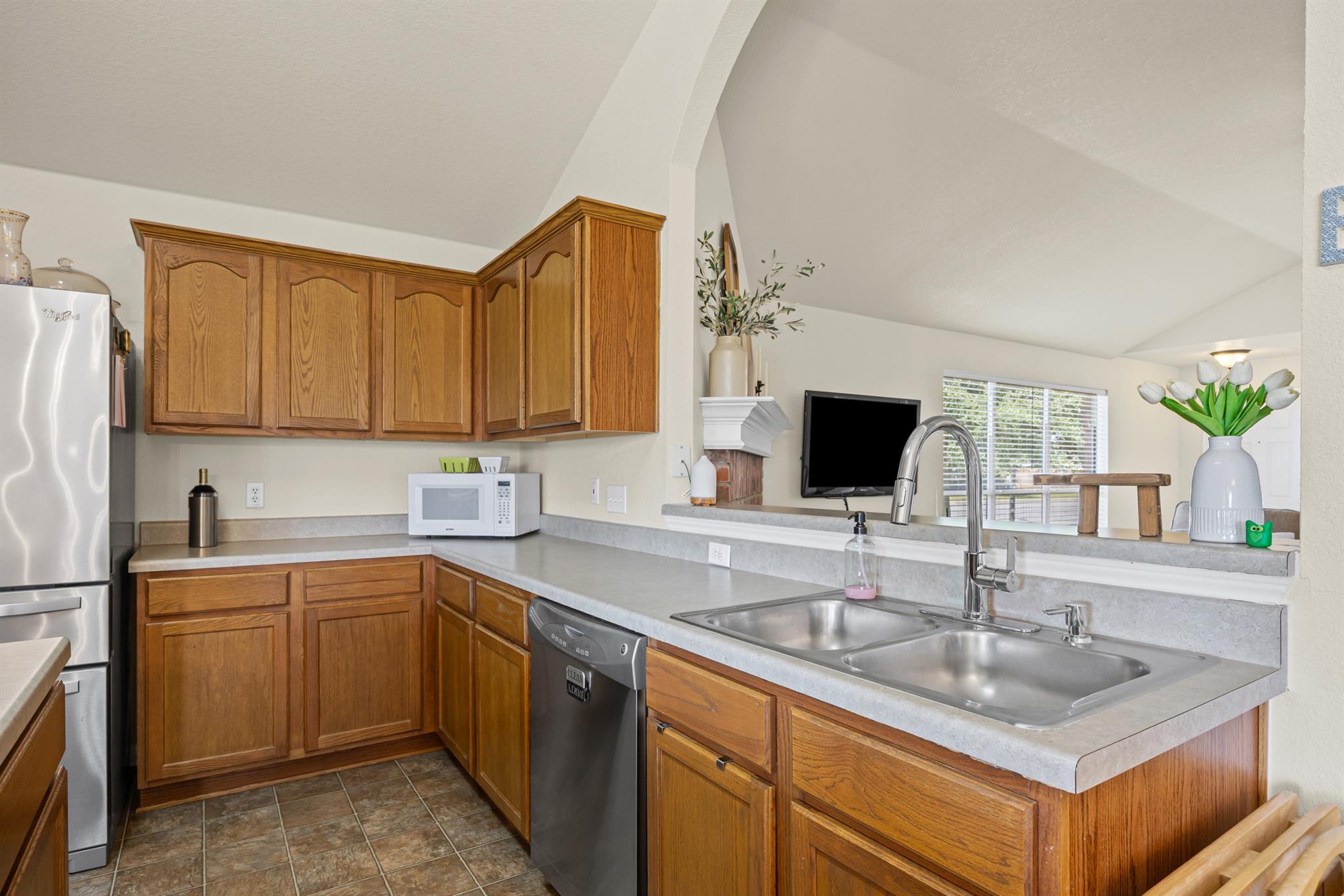 1516 Paint Brush Dr, Lockhart, TX 78644