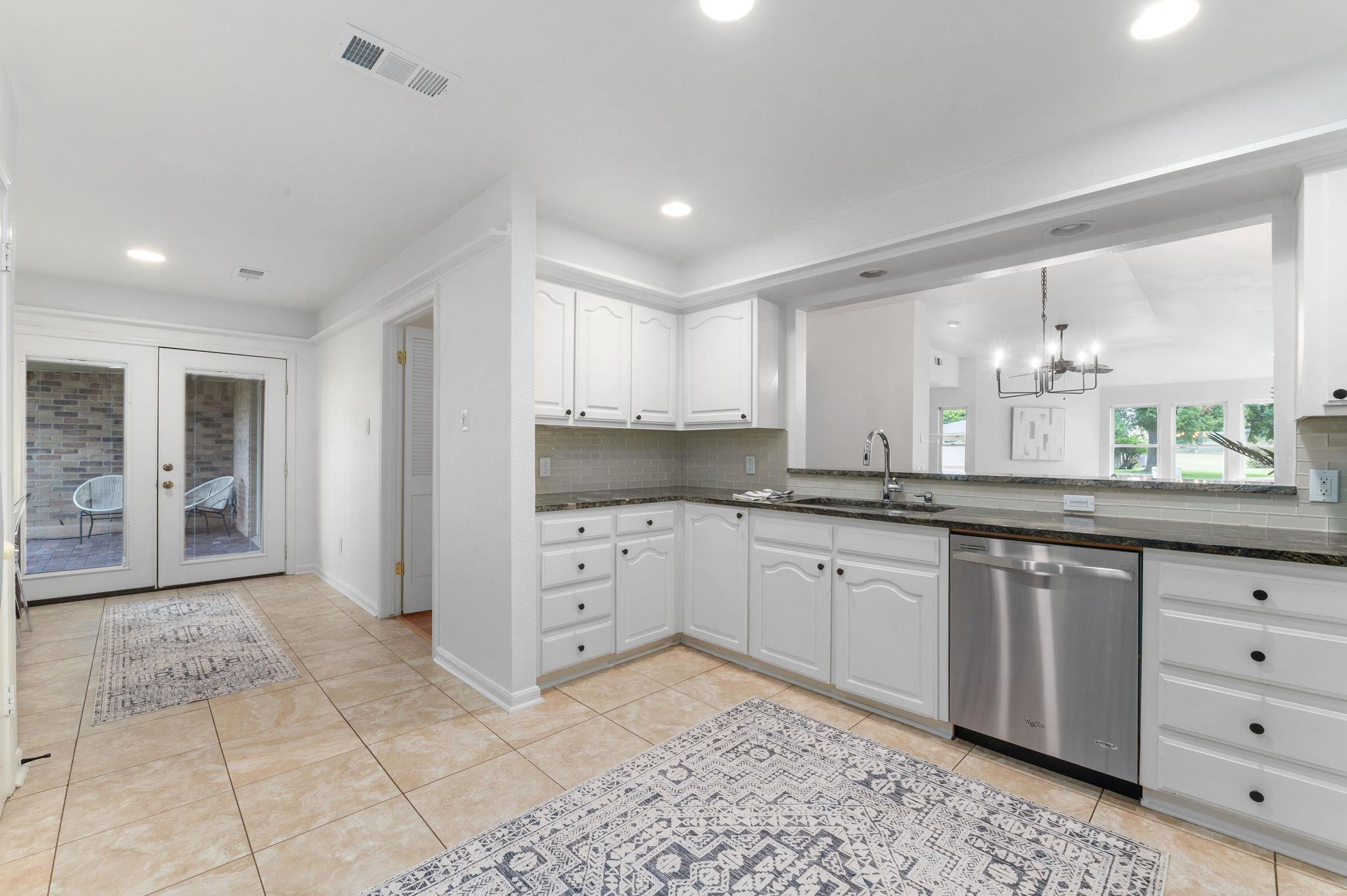 11127 Pinehurst Dr # E, Austin, TX 78747