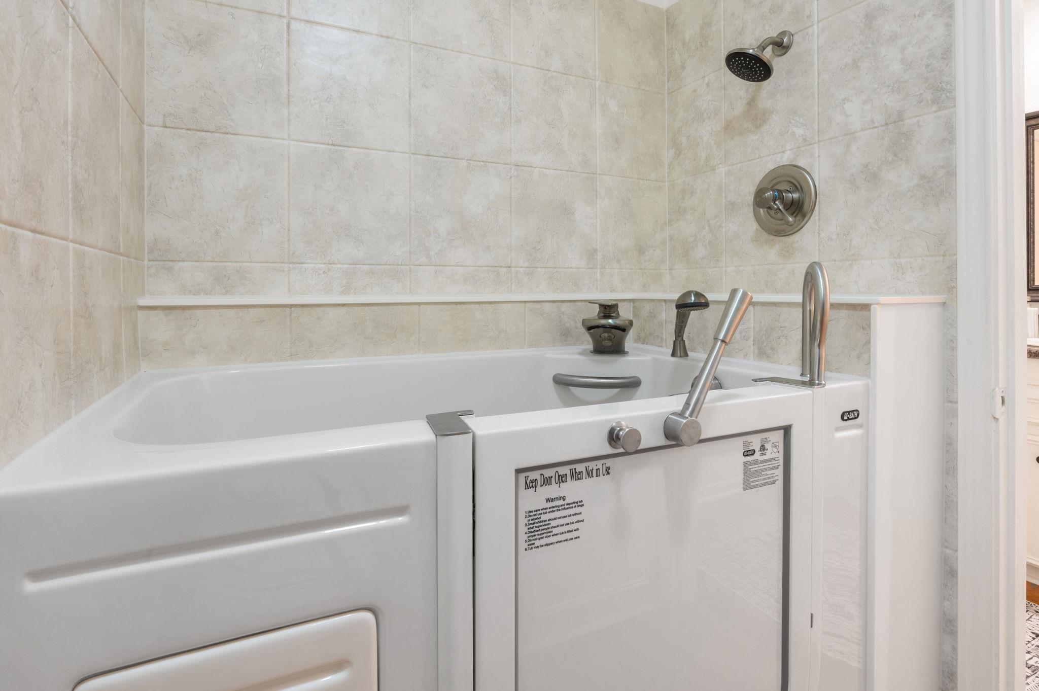 11127 Pinehurst Dr # E, Austin, TX 78747