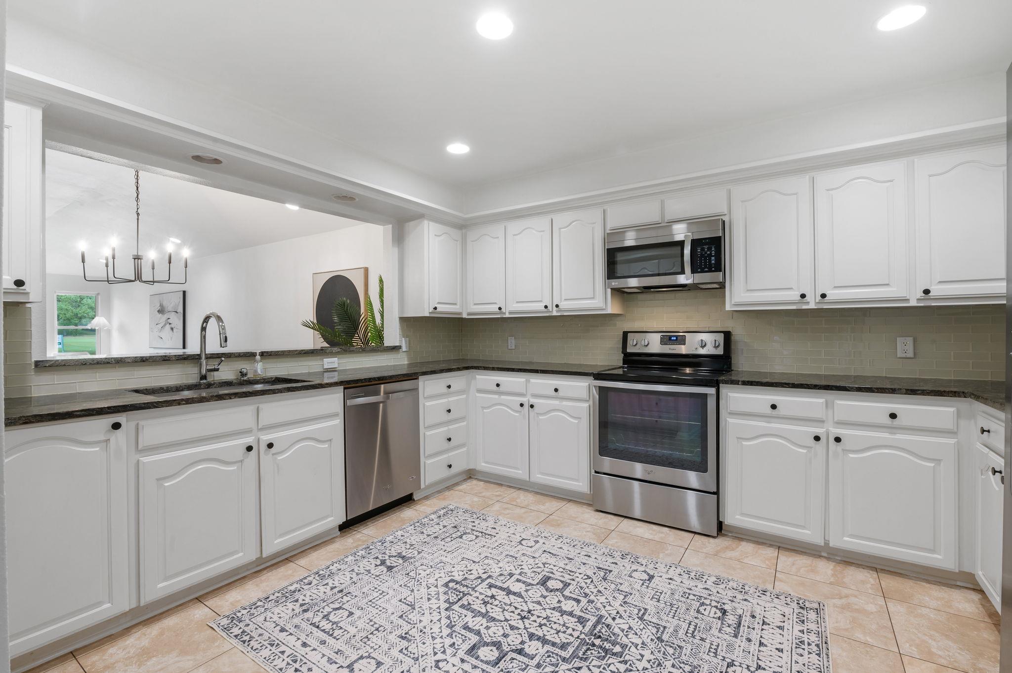 11127 Pinehurst Dr # E, Austin, TX 78747