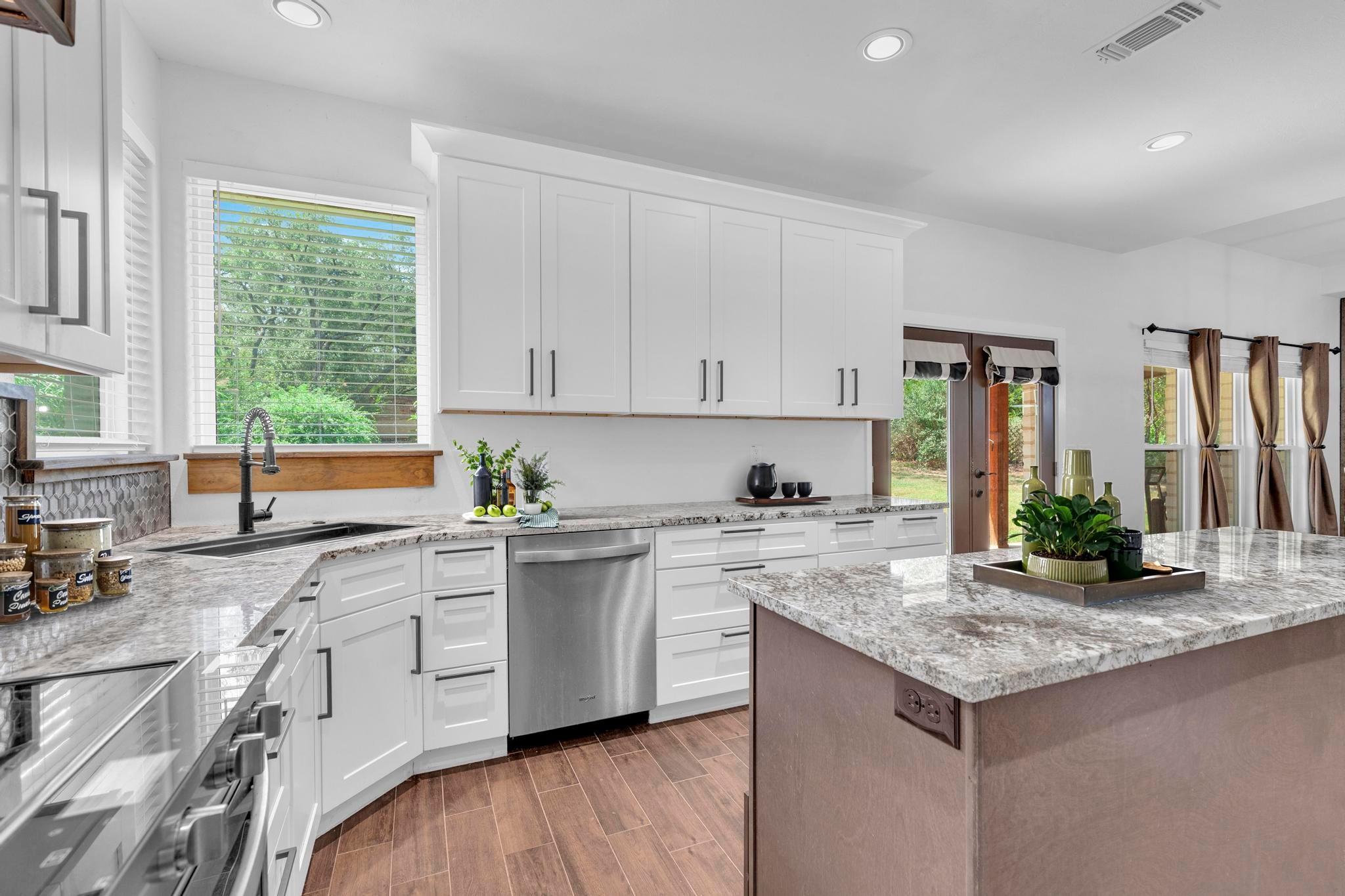 326 Coventry Rd, Spicewood, TX 78669