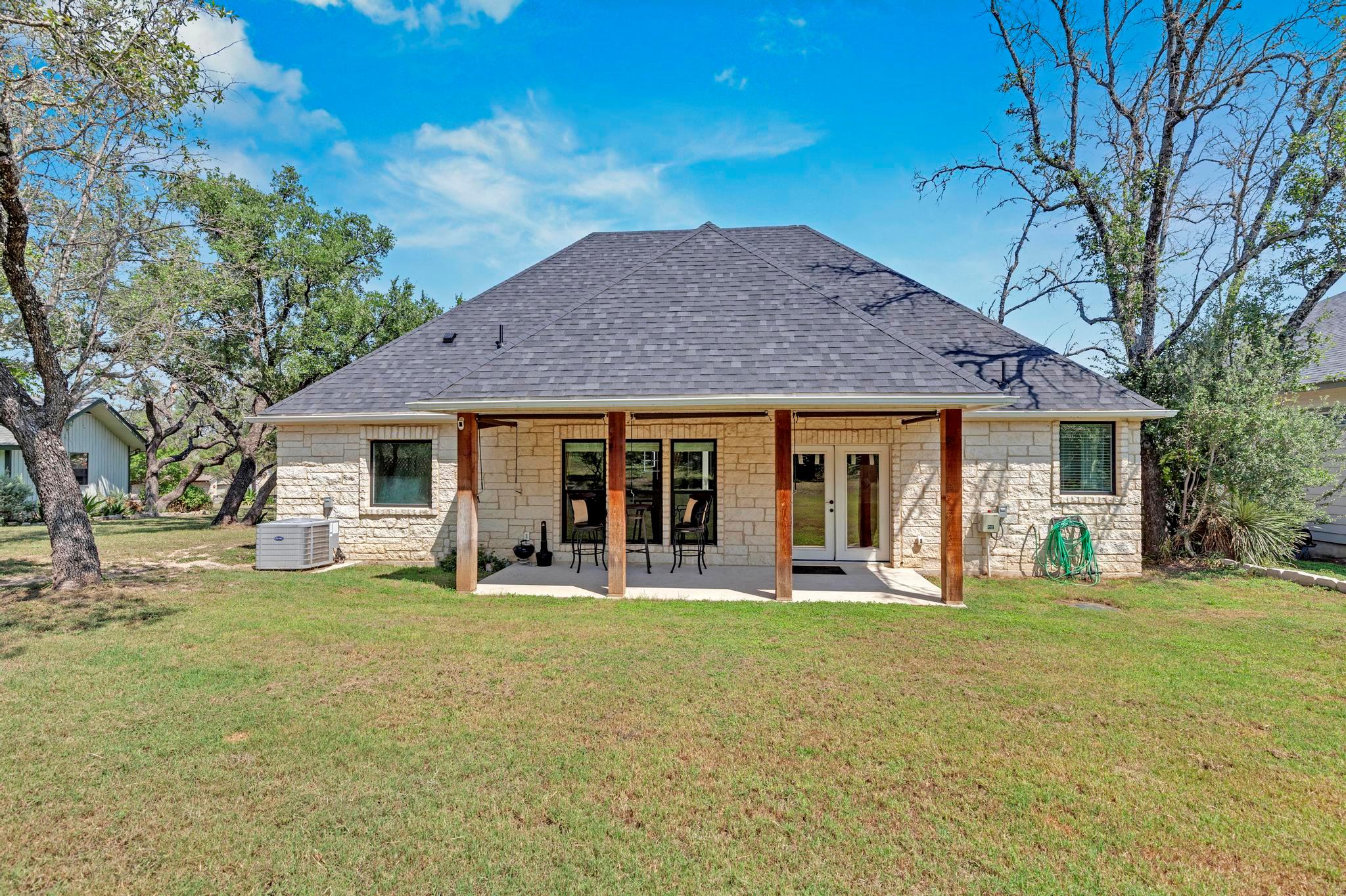 326 Coventry Rd, Spicewood, TX 78669
