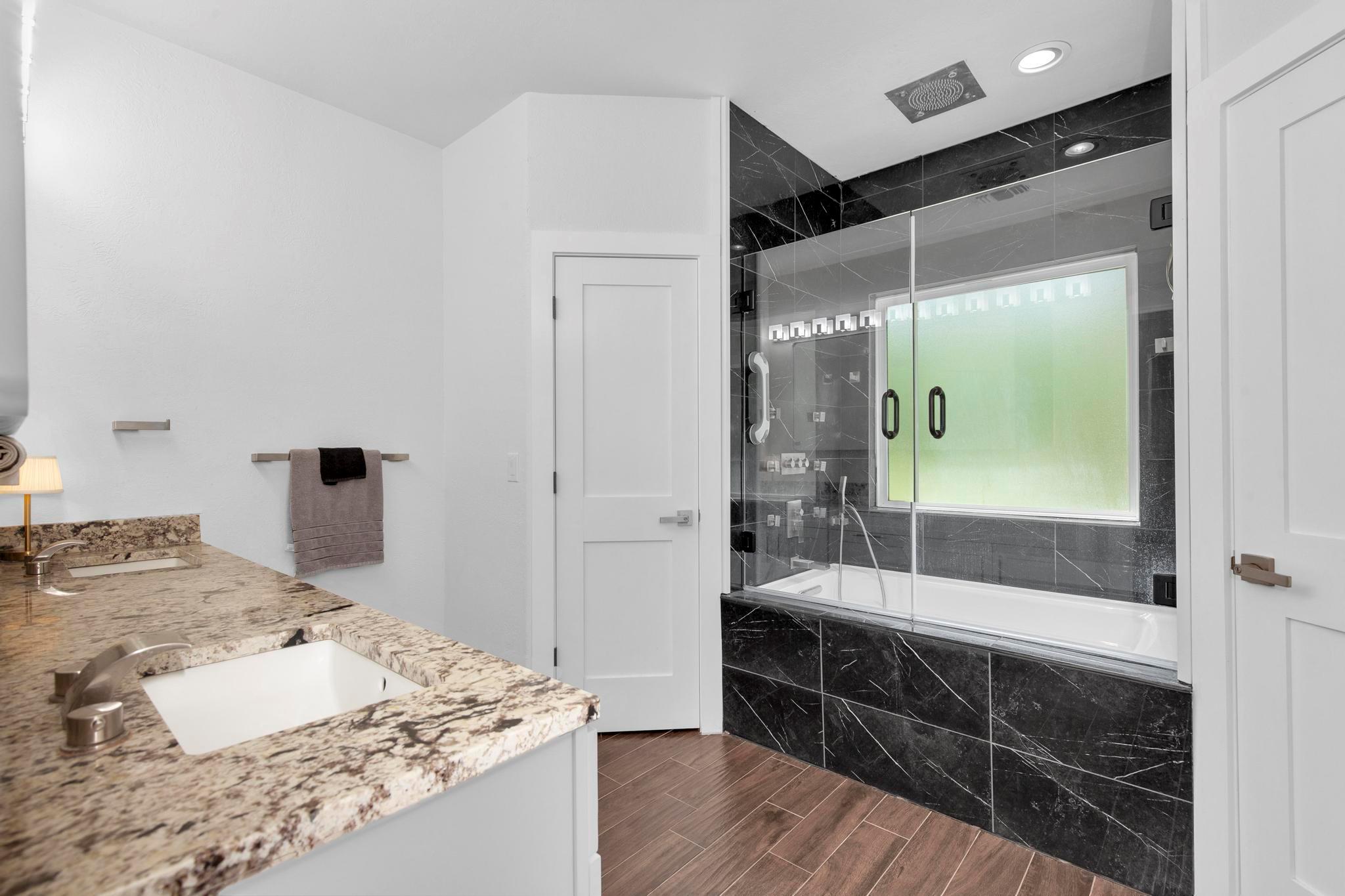 326 Coventry Rd, Spicewood, TX 78669