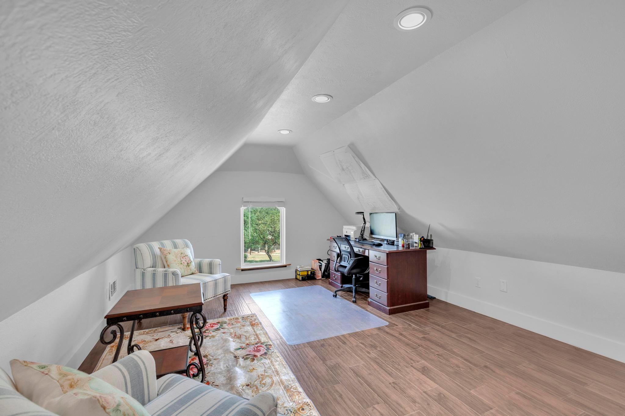 326 Coventry Rd, Spicewood, TX 78669