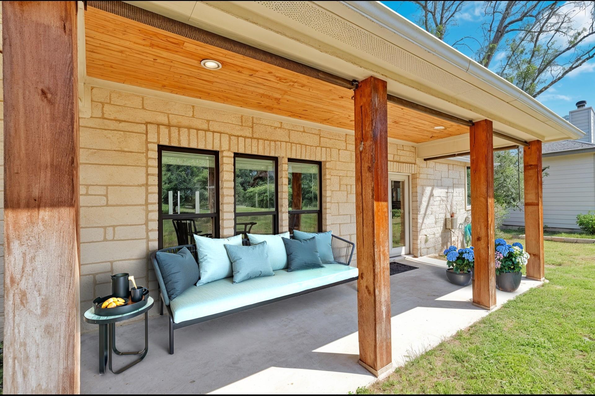 326 Coventry Rd, Spicewood, TX 78669