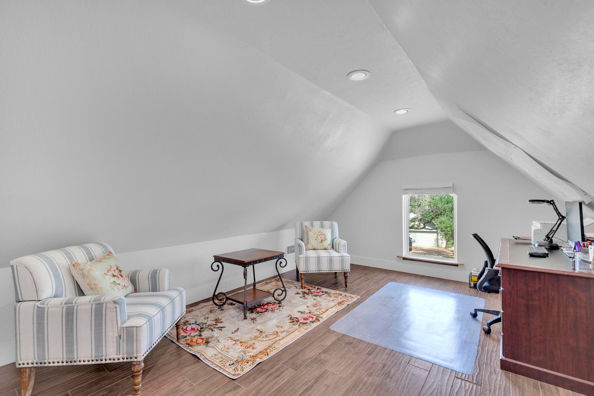 326 Coventry Rd, Spicewood, TX 78669