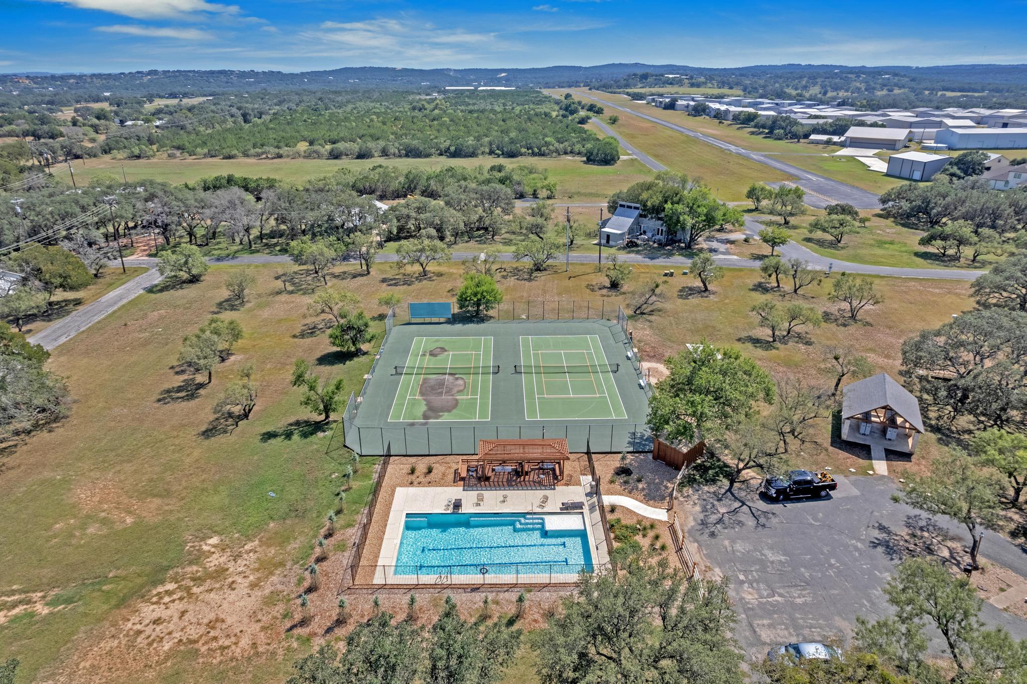 326 Coventry Rd, Spicewood, TX 78669